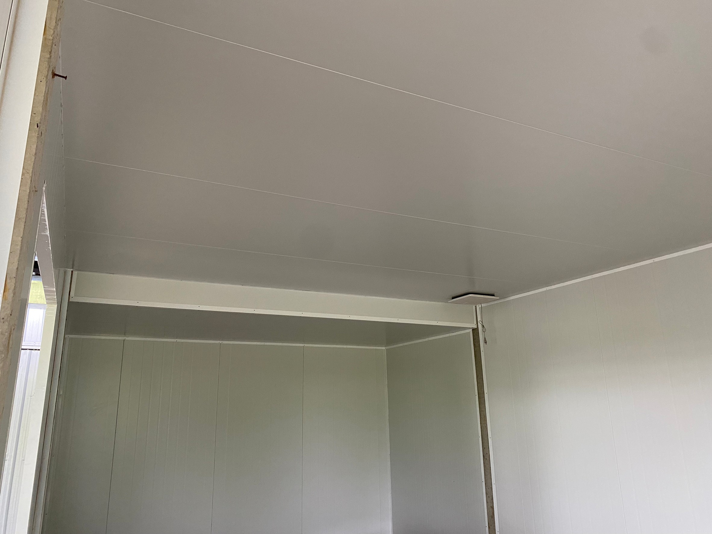 งานกั้นห้อง งานต่อเติม กั้นห้องใต้โครงหลังคาเดิม ขนาด 7.60x9.00 เมตร ไทรน้อย