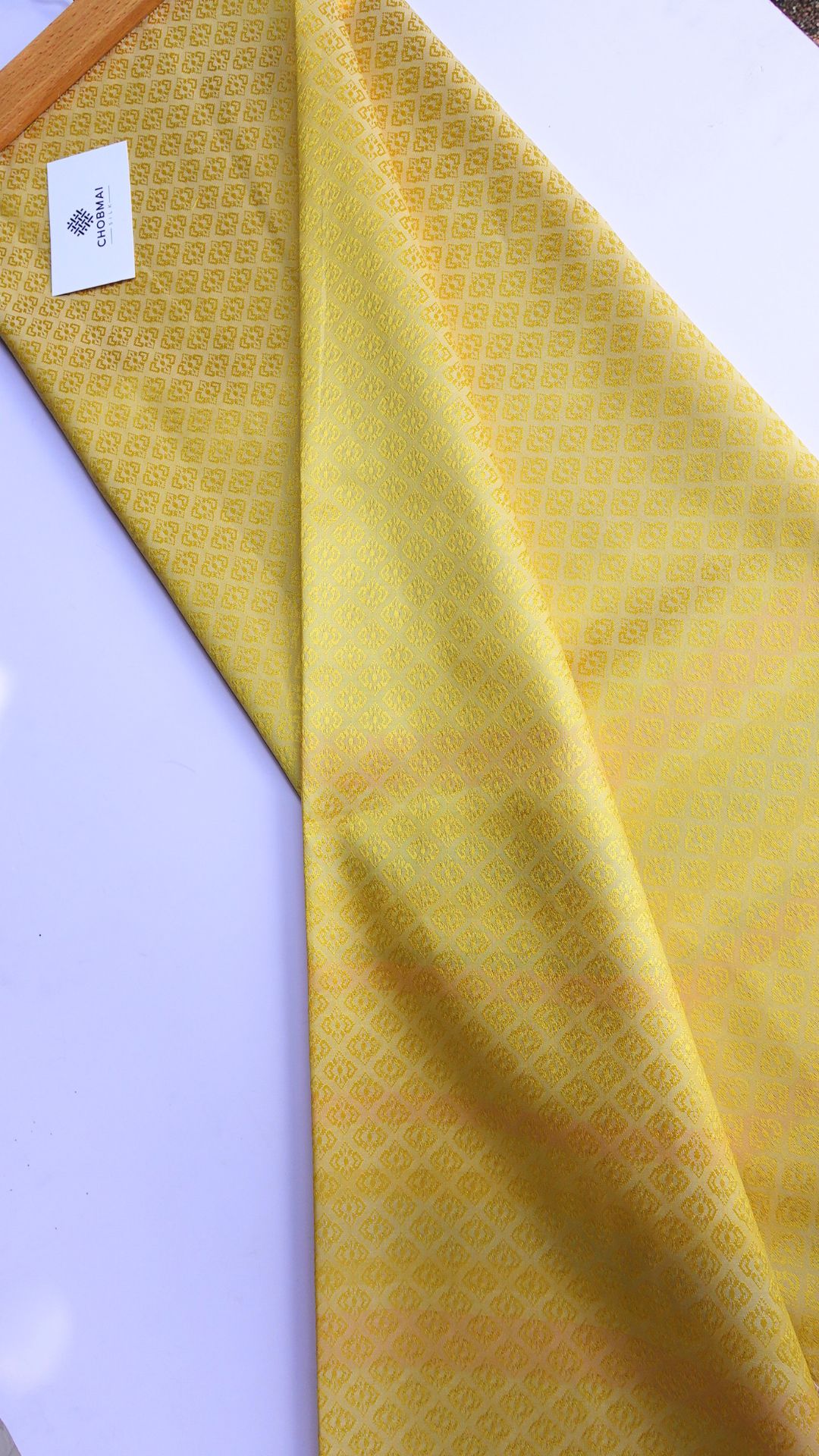 ซิ่น ผ้าไหม ยกดอกมีเชิง ผ้าไหมแท้ ขนาด 1x2หลา สีเหลือง รหัส B7-NY-0623687