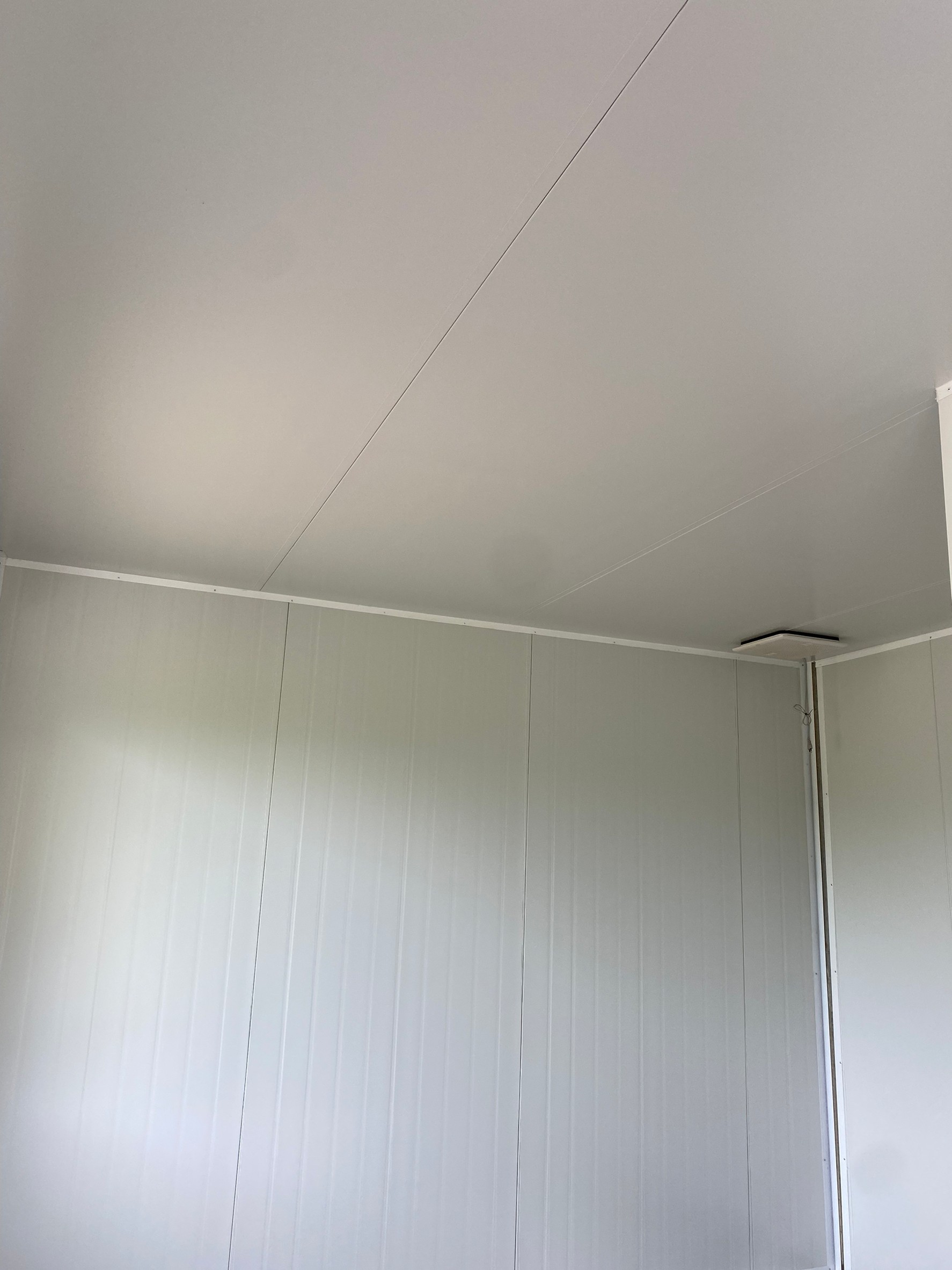 งานกั้นห้อง งานต่อเติม กั้นห้องใต้โครงหลังคาเดิม ขนาด 7.60x9.00 เมตร ไทรน้อย