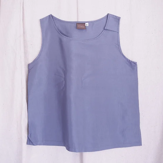 เสื้อแขนกุดไหมแท้ เฉดสีกรมท่า รหัส TOP006