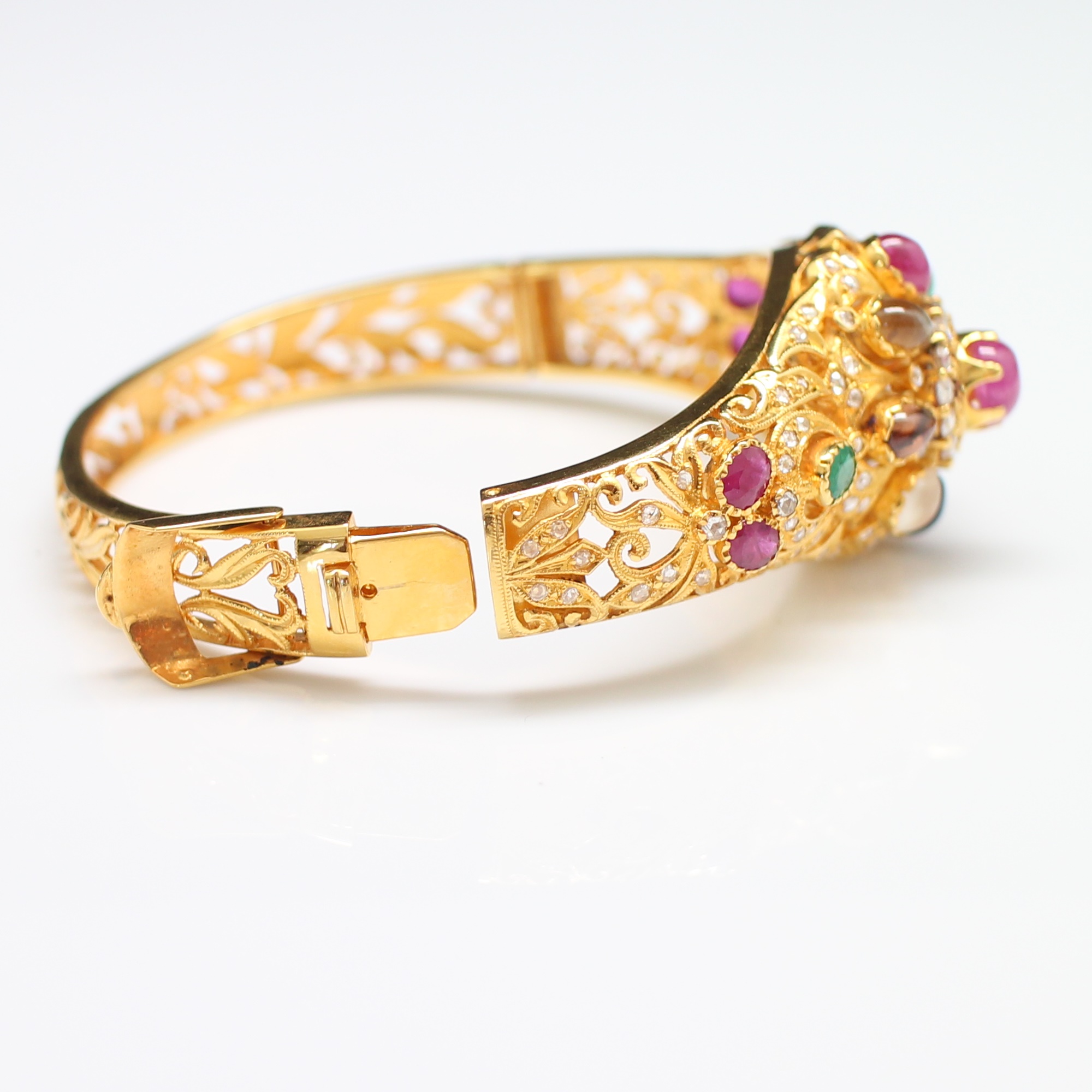 BL25096 กำไลนพเก้าฝังเพชรซีกลูกโลก ทองแท้ 90% นน.รวม 44 กรัม เส้นผ่านศูนย์ 5.5 ซม. งานสวยมากๆ