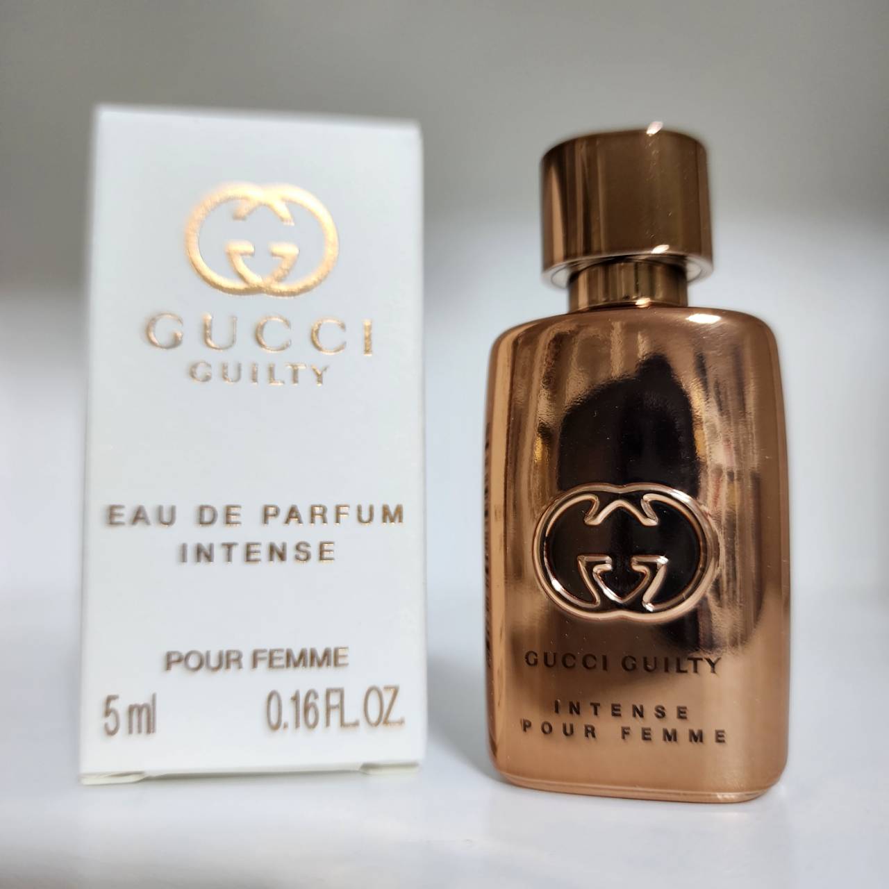 น้ำหอมจิ๋วมินิ Gucci Guilty Pour Femme Eau De Parfum Intense 5mlแบบแต้มมีกล่อง ( Mini Perfume น้ำหอมขนาดพกพา) น้ำหอมจิ๋วมินิ ขวดน่ารัก ตั้งโชว์ก็สวย พกพาก็สะดวก หัวแต้มตามจุดชีพจร
