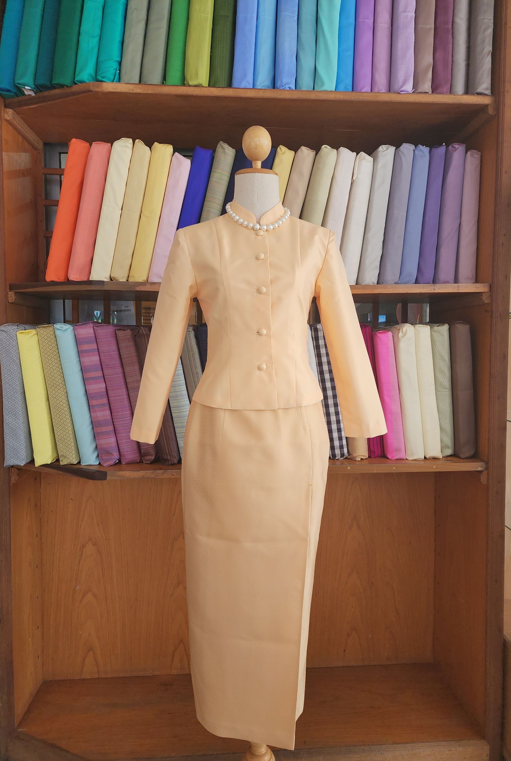 แบบตัดชุด แยกชิ้น เสื้อ+กระโปรง ชุดไทยจิตรลดา ผ้าไหม (ไม่รวมผ้า) รหัส CUT-ST002