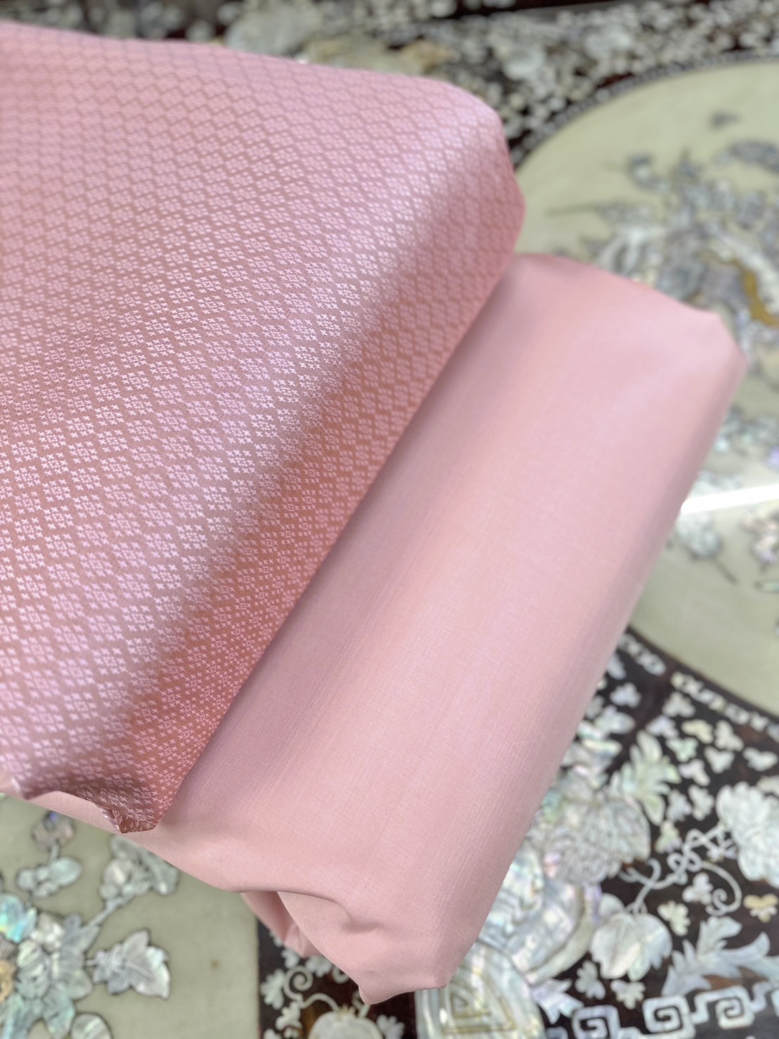 (ผ้าชุด)ไหมสีพื้น ตัดได้1ชุด (ผ้าพื้น 2เมตร+ผ้าซิ่น 2เมตร) สีชมพูพีช รหัส BC-ST-090368