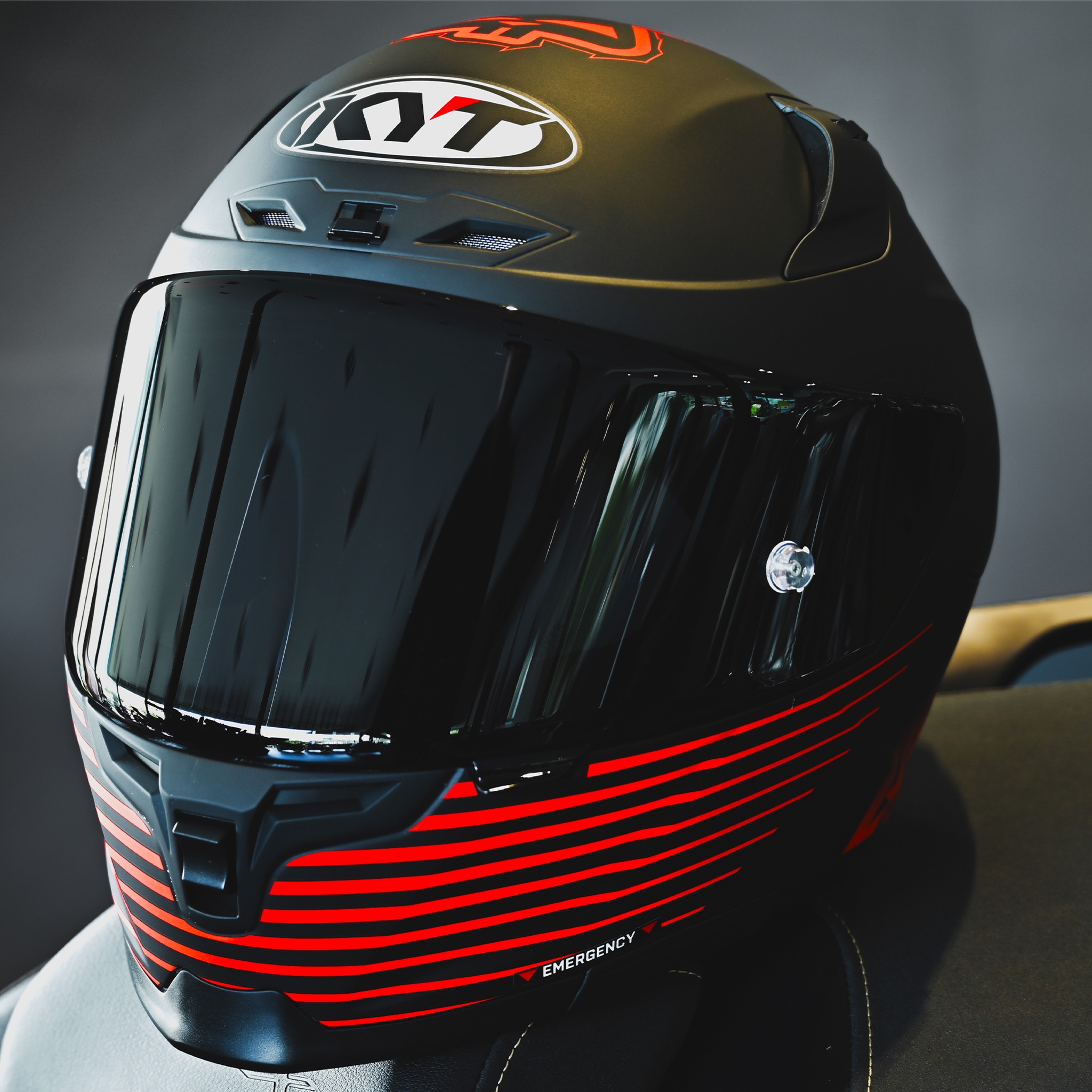 KYT รุ่น Striker ลาย AF37 LIVERY MATT BLACK/RED *ยังไม่รวมชิวดำ*