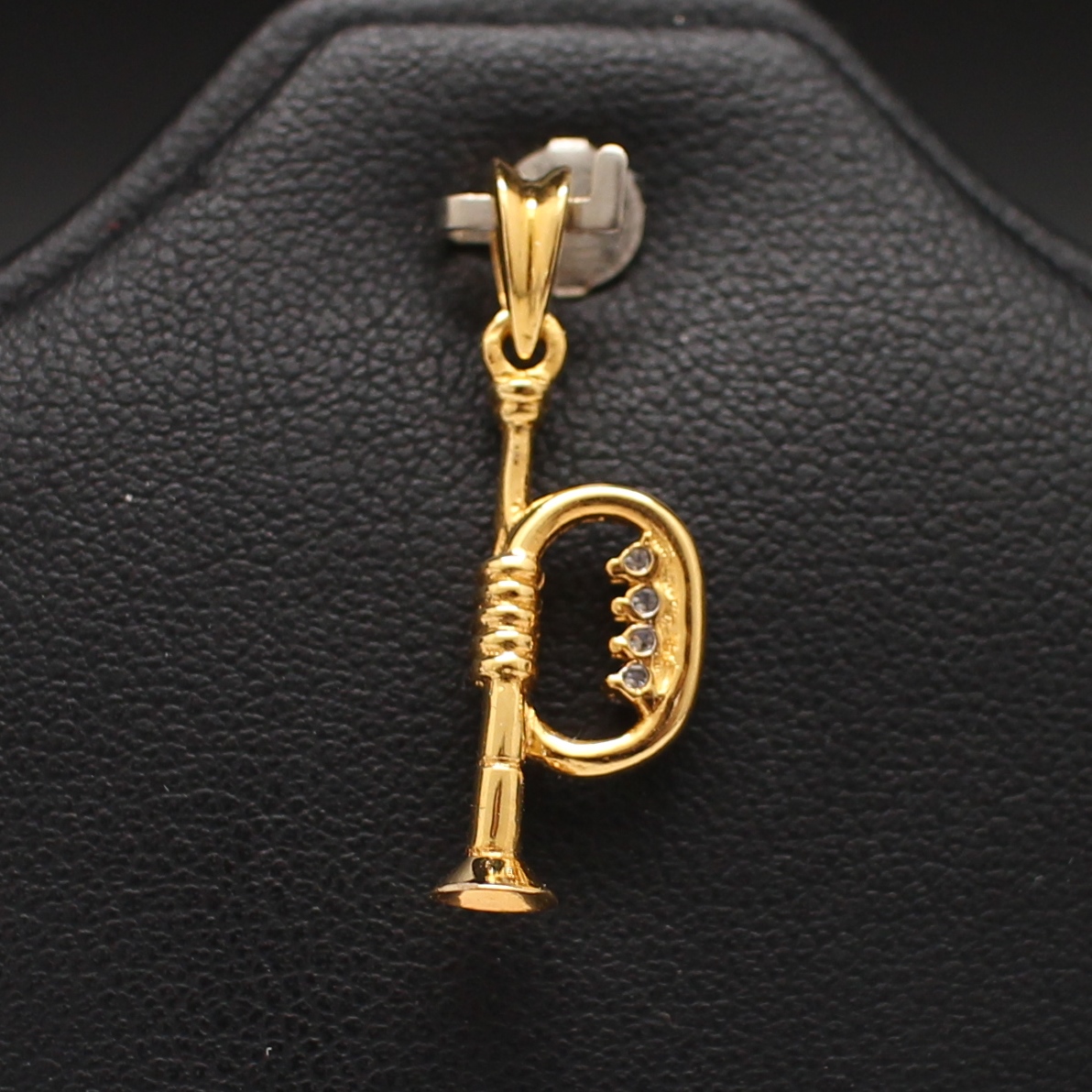 PD25027 จี้ทรัมเป็ต ฝังเพชรแท้ 4 เม็ด 0.04 กะรัต ทองแท้ 18k นน.รวม 2.2 กรัม