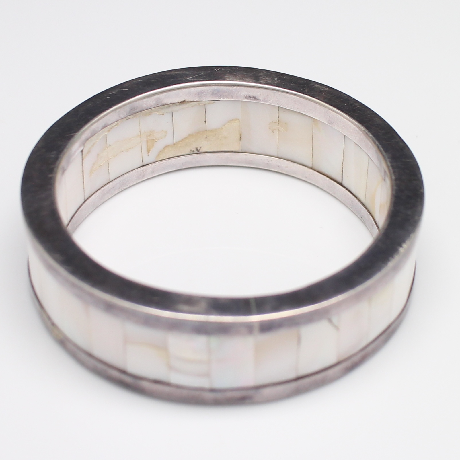 SI0059 กำไลเปลือกหอยมุกหุ้มเงิน เงินแท้ 92.5% นน. 80.1 กรัม