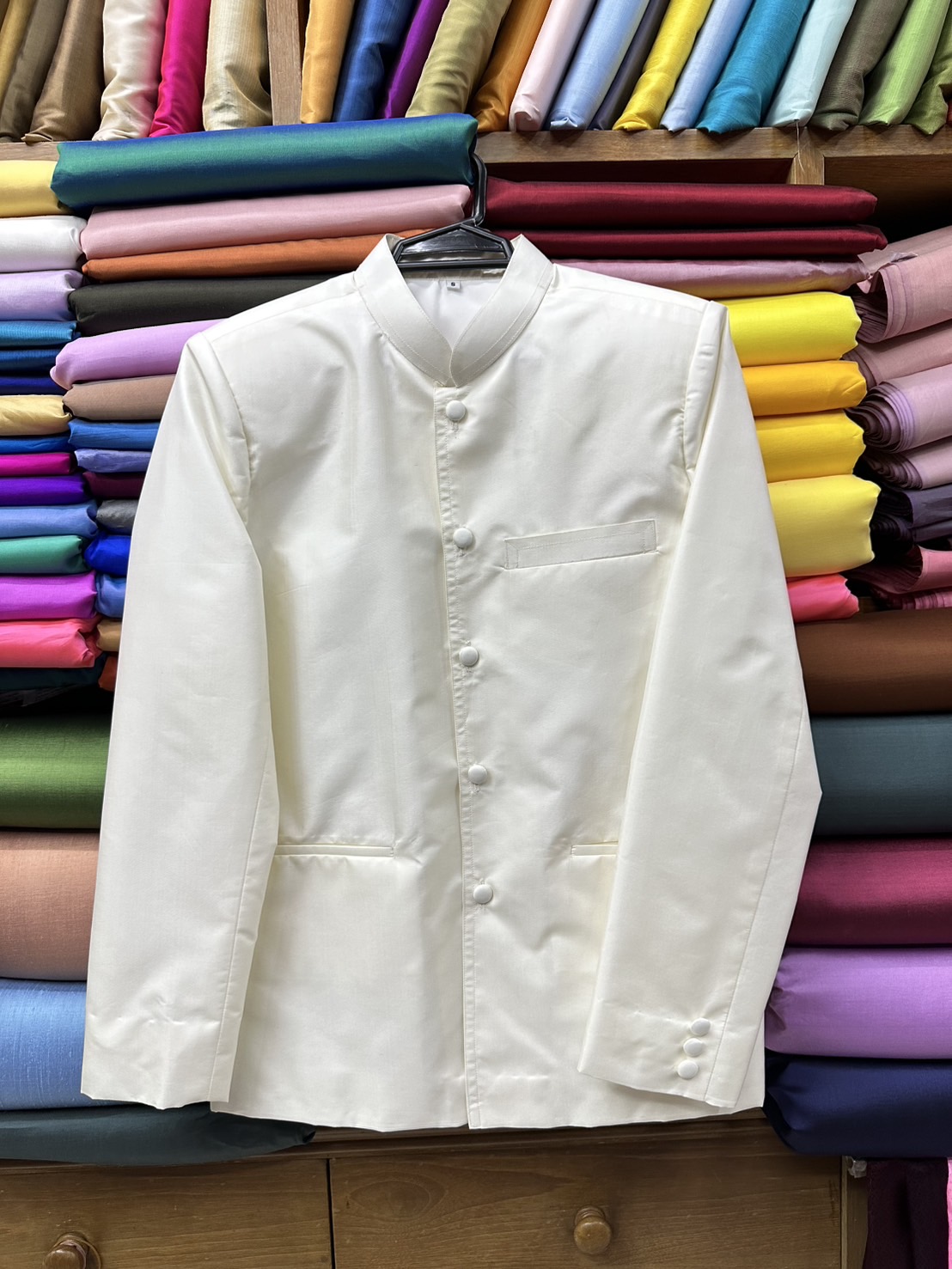 เสื้อสูทไหมคอพระราชทาน แขนยาว เนื้อเรียบ ไหมแท้ size S อก 38นิ้ว รหัส DM-ST-1213671