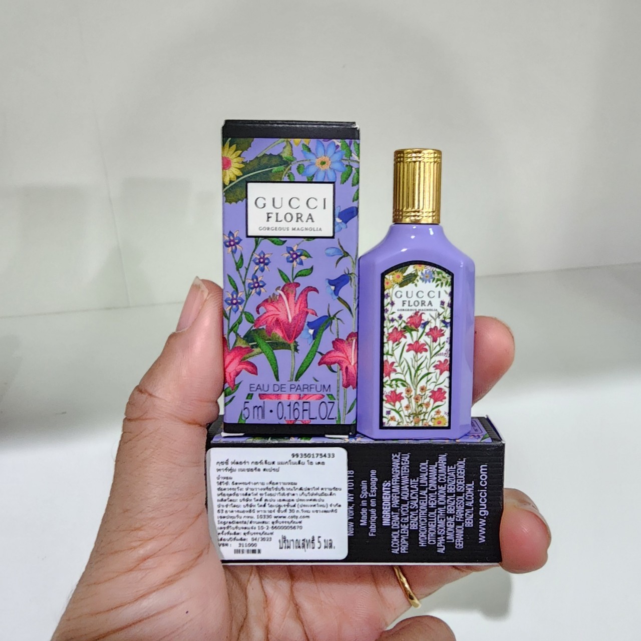 น้ำหอมจิ๋วมินิ Gucci Flora Gorgeous Magnolia Eau de Parfum 5ml กล่องป้ายไทยแบบแต้มมีกล่อง ( Mini Perfume น้ำหอมขนาดพกพา) น้ำหอมจิ๋วมินิ ขวดน่ารัก ตั้งโชว์ก็สวย พกพาก็สะดวก หัวแต้มตามจุดชีพจร
