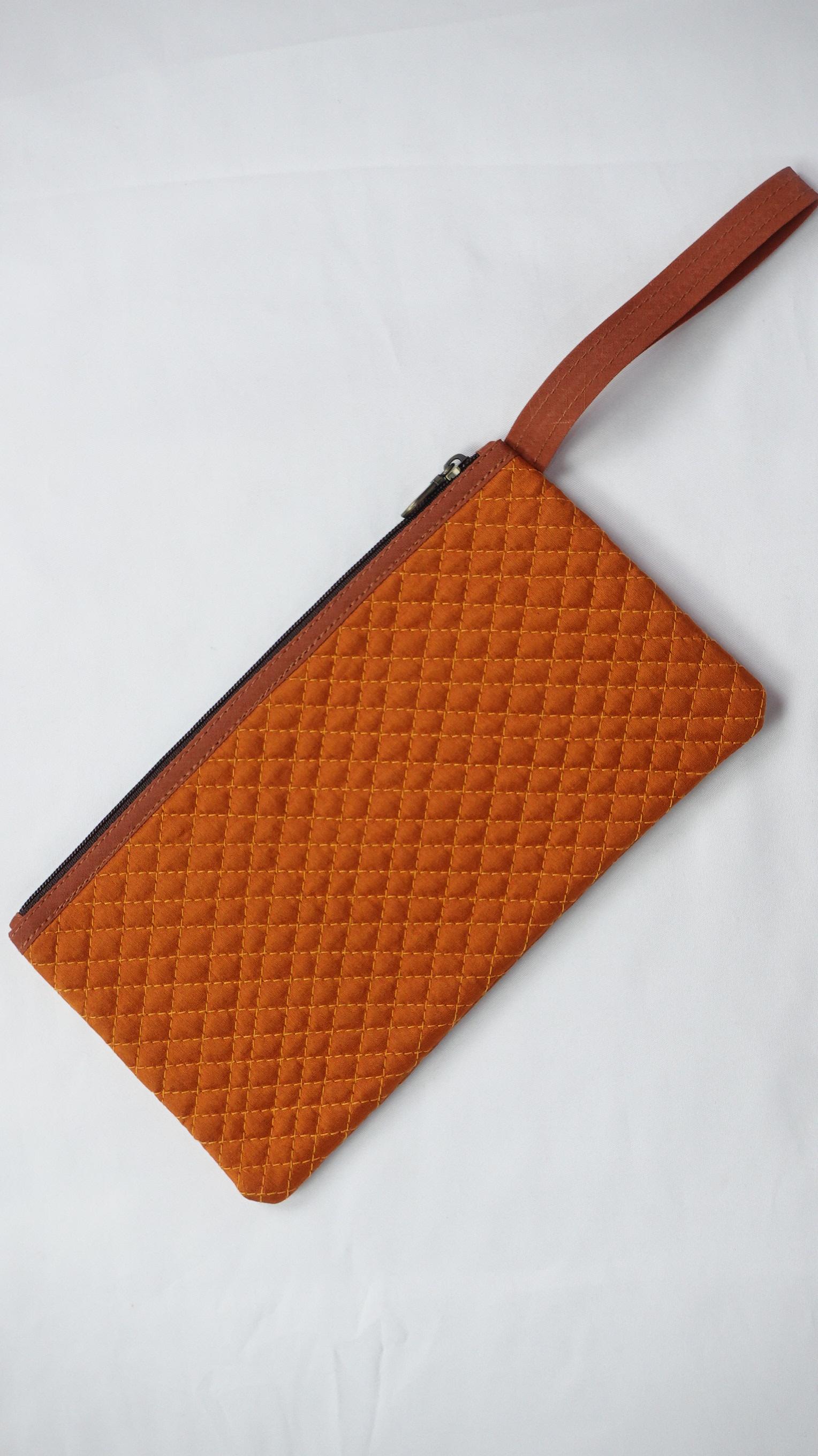 ซองมือถือ สำหรับพระสงฆ์ ไหมแท้ สีราช รหัส NY-01276812