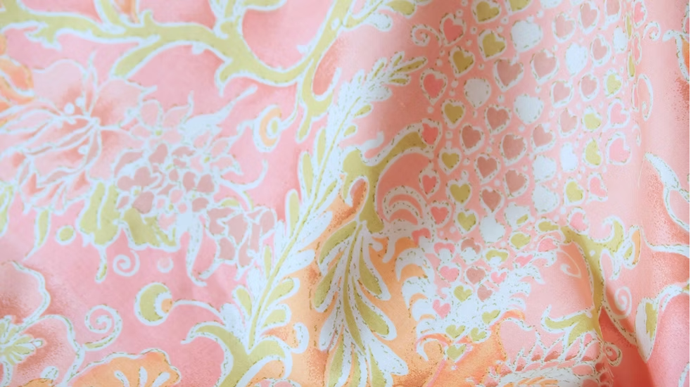 ผ้าพันคอไหมพิมพ์ลาย สี่เหลี่ยมจัตุรัส ขนาด 100x91ซม.ลายดอกไม้ สีชมพูโอรส รหัส ZTG-CT-103379