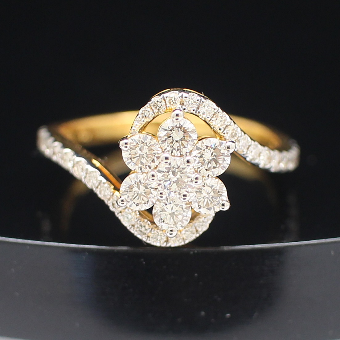 RG250311 แหวนเพชรกระจุกพิกุล Jubilee เพชรรวม 0.73 กะรัต ทองแท้ 18k นน.รวม 3 กรัม ขนาดแหวน 51