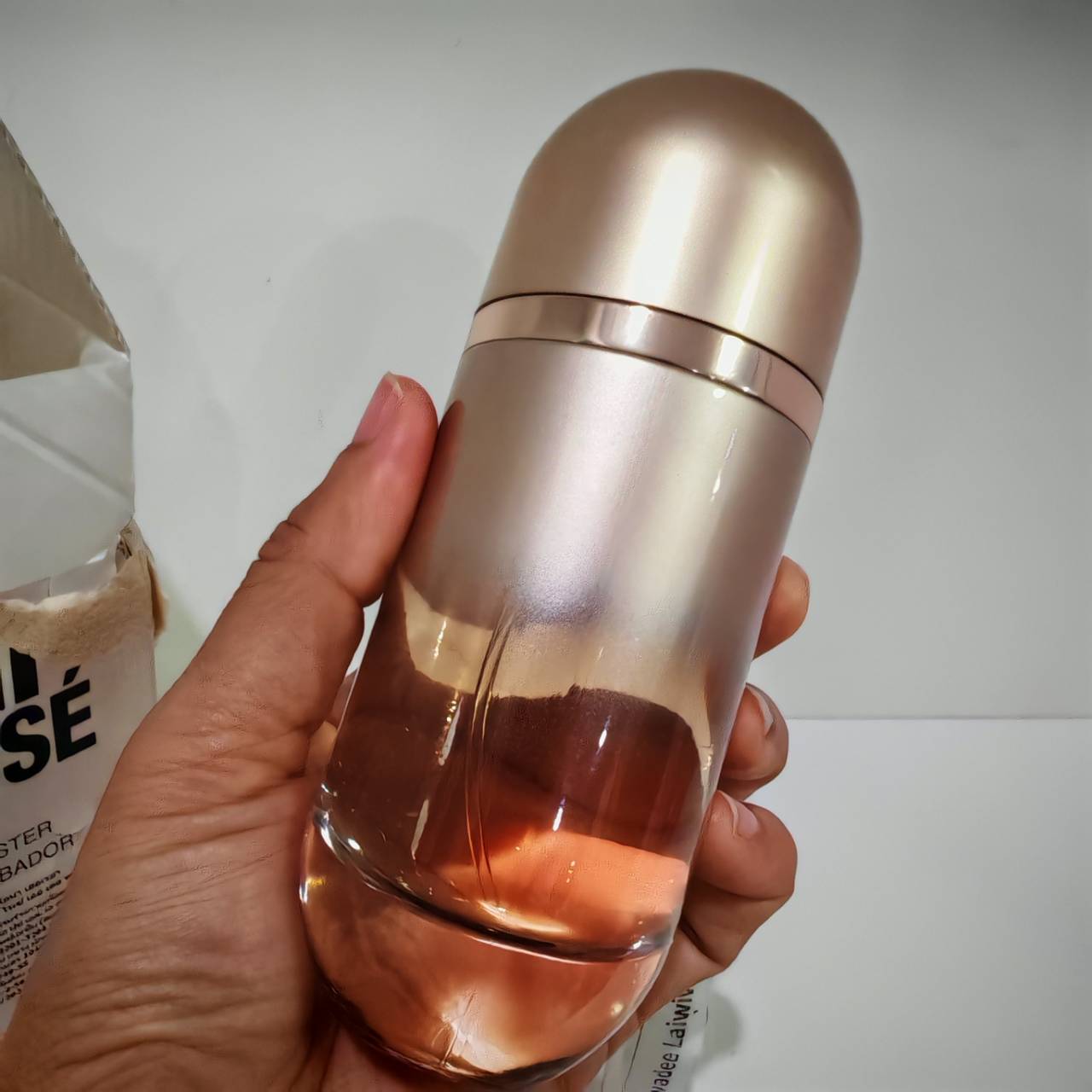 น้ำหอมแท้ Carolina Herrera 212 Vip Rose Edp 80ml อดีตกล่องขาวป้ายไทยตอนนี้โดนหมากัดขอคนไม่ซีเรียสตามรูป