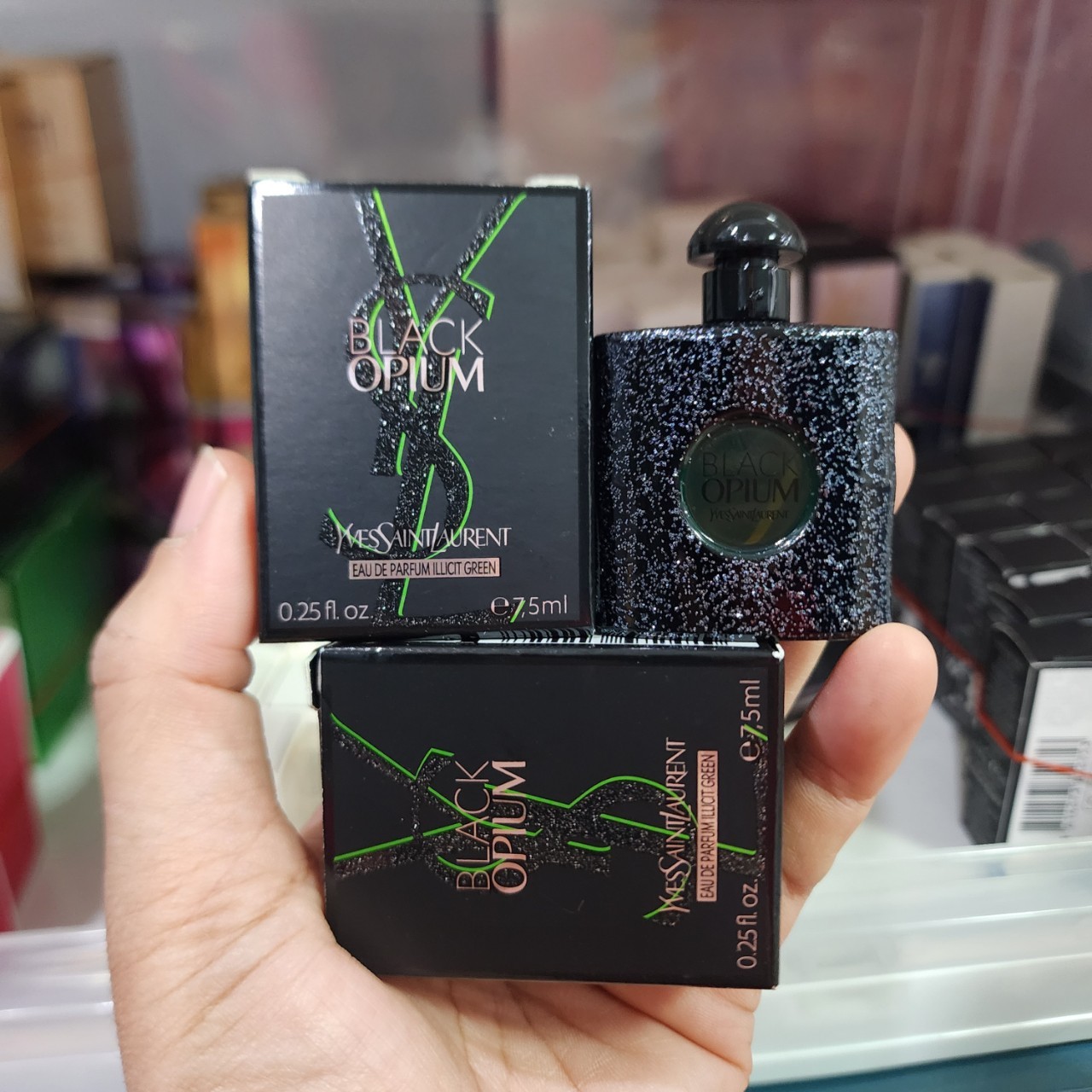 น้ำหอมจิ๋วมินิ YSL Black Opium Illicit Green (New 2022 ) 7.5ml แบบแต้มมีกล่อง ( Mini Perfume น้ำหอมขนาดพกพา) น้ำหอมจิ๋วมินิ ขวดน่ารัก ตั้งโชว์ก็สวย พกพาก็สะดวก หัวแต้มตามจุดชีพจร