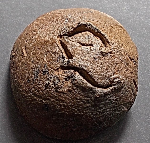 เม็ดบัวหลวงพ่อเข่ง กรุวัดพระพิเรนทร์ กทม.