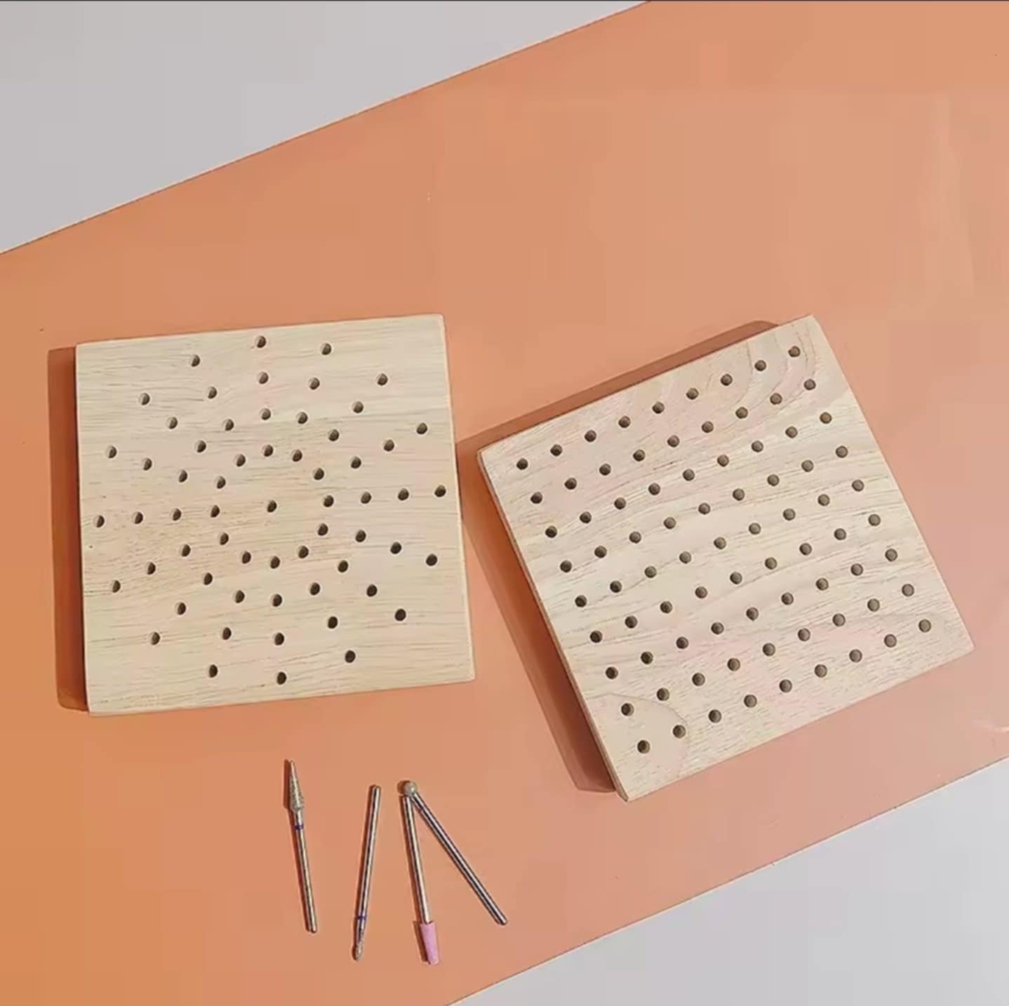 แท่นจัดระเบียบหัวเจียรเล็บ กล่องไม้เสียบหัวเจียร บล็อกใส่หัวเจียร ขนาด10x10cm