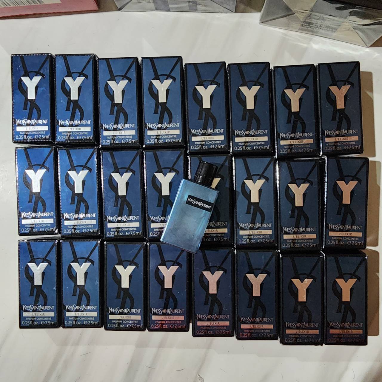 น้ำหอมจิ๋วมินิ YSL Y L'Elixir Parfum 7.5ml แบบแต้มมีกล่อง ( Mini Perfume น้ำหอมขนาดพกพา) น้ำหอมจิ๋วมินิ ขวดน่ารัก ตั้งโชว์ก็สวย พกพาก็สะดวก หัวแต้มตามจุดชีพจร