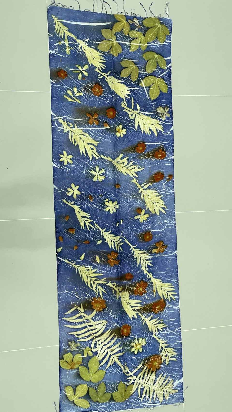 ผ้าคลุมไหล่ผ้าไหม Eco print เนื้อยกดอก มีชายครุย ขนาด 60x180ซม. สีน้ำเงิน รหัส ECO -82-11146816