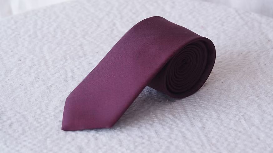 เนคไทผ้าไหม ลายริ้ว ขนาดกว้าง 2.5นิ้ว สีแดงดำ รหัส NA-CT-102863