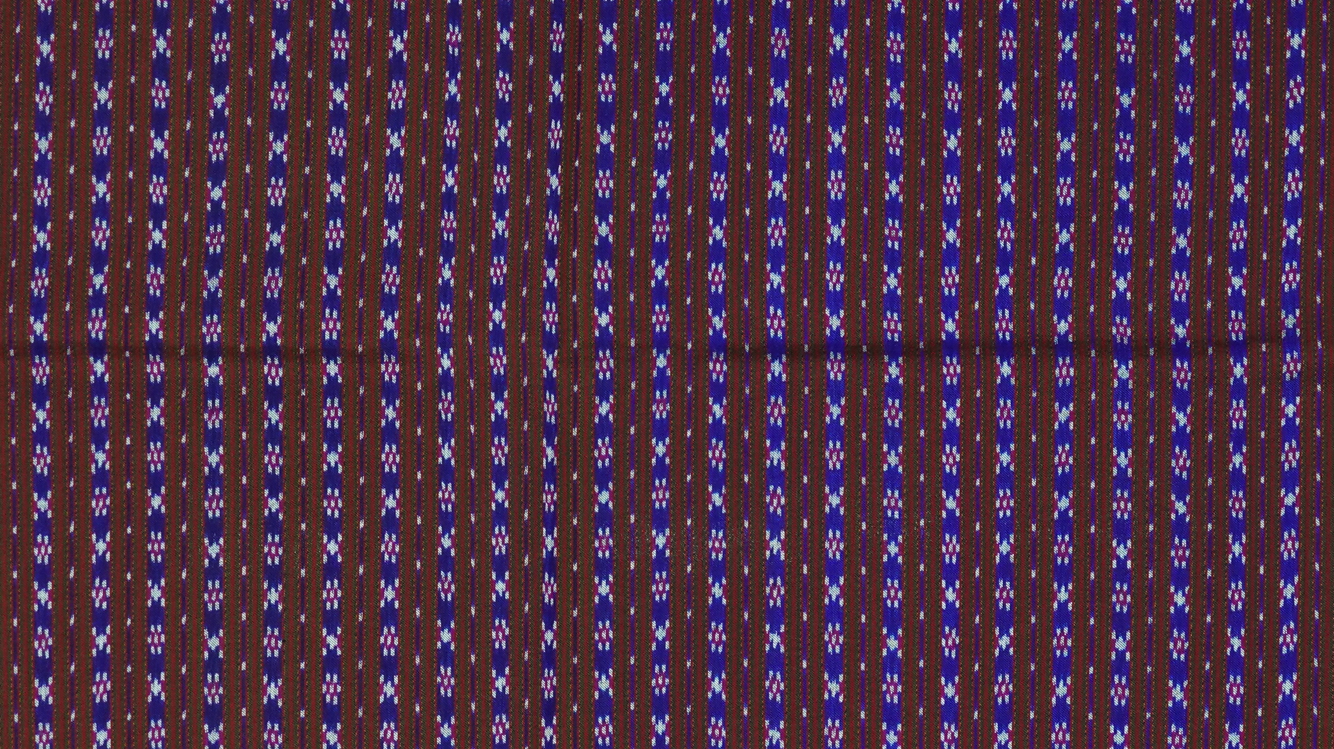 ซิ่น ผ้าไหมมัดหมี่ 3ตะกอ ขนาด 1x2เมตร พื้นสีน้ำตาล ลายดอกพิกุล รหัส R2Q-ME-066-1220670915