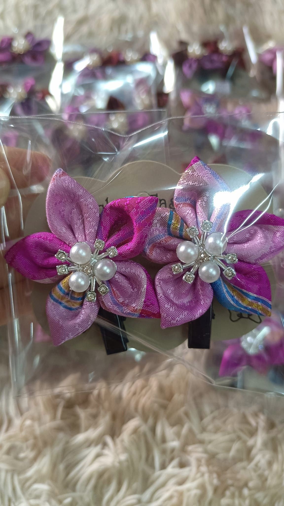 กิ๊บติดผมผ้าไหม คละสี คละลาย GF-ND-08216713595