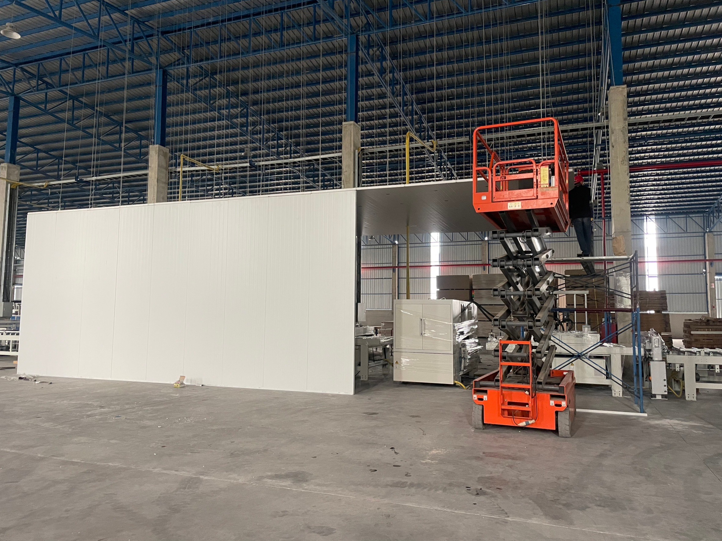 งานกั้นห้องให้เครื่องจักร กั้นห้องในโรงงาน กั้นห้องในโกดัง ระยอง