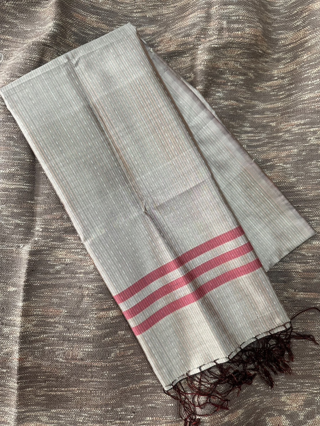 ผ้าคลุมไหล่ผ้าไหม ขนาด 65x200ซม.ลายอัมปรม มีชายครุย สีเทา รหัส L5A-AA-071068