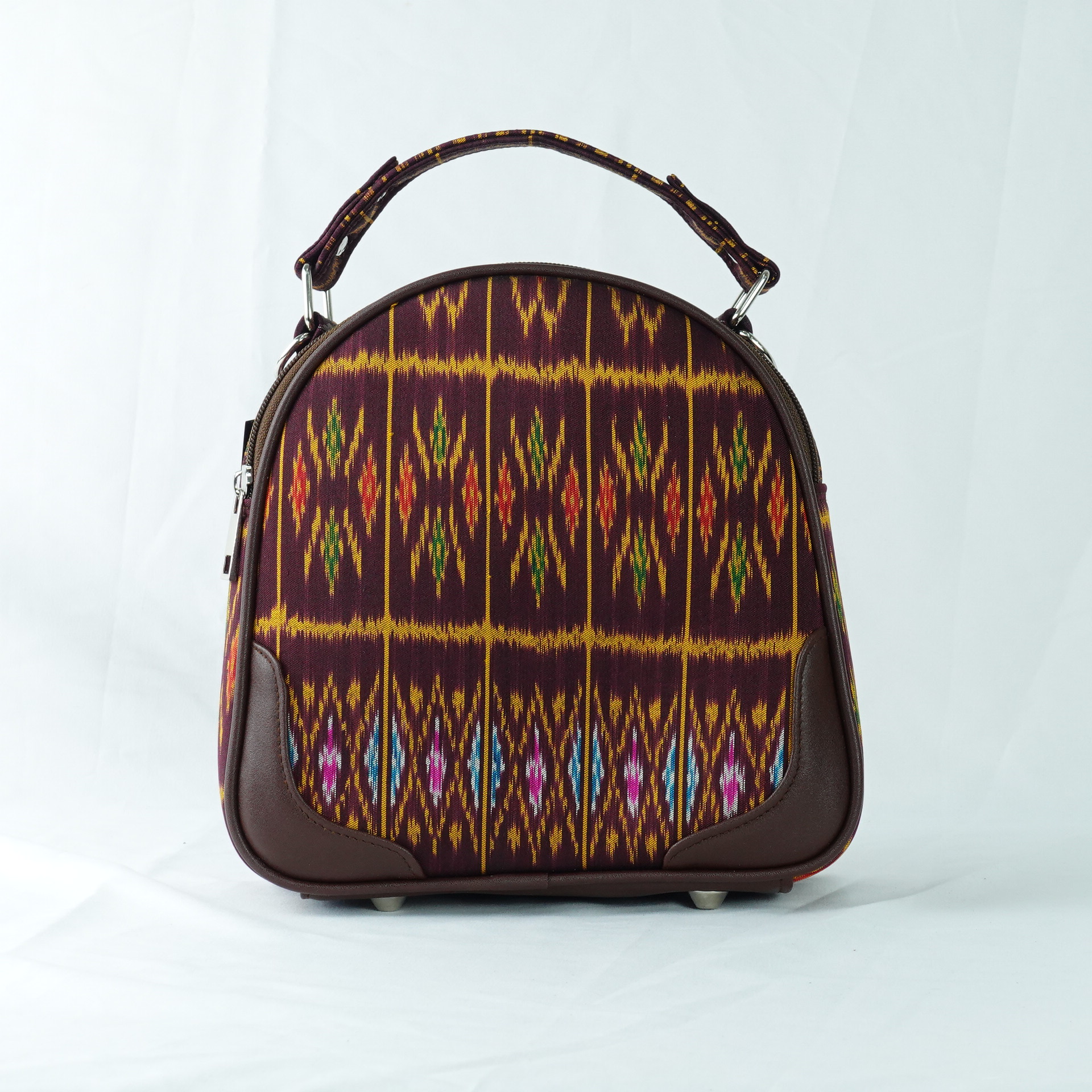 กระเป๋าถือไหมแท้ทรงโดมหลังเต่า พร้อมสายสะพาย ขนาด 8x21x21 ซม. ความสูงหูจับ 7 ซม. สีน้ำตาล รหัส GO-TT-060468153