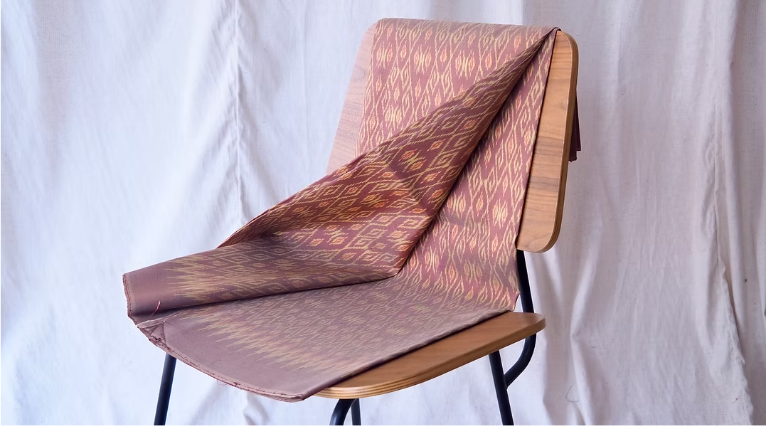 ซิ่น ผ้าไหมมัดหมี่ ไหมบ้าน ขนาด 1x2หลา พื้นสีอิฐทองแดง รหัส CISP-CT-103024