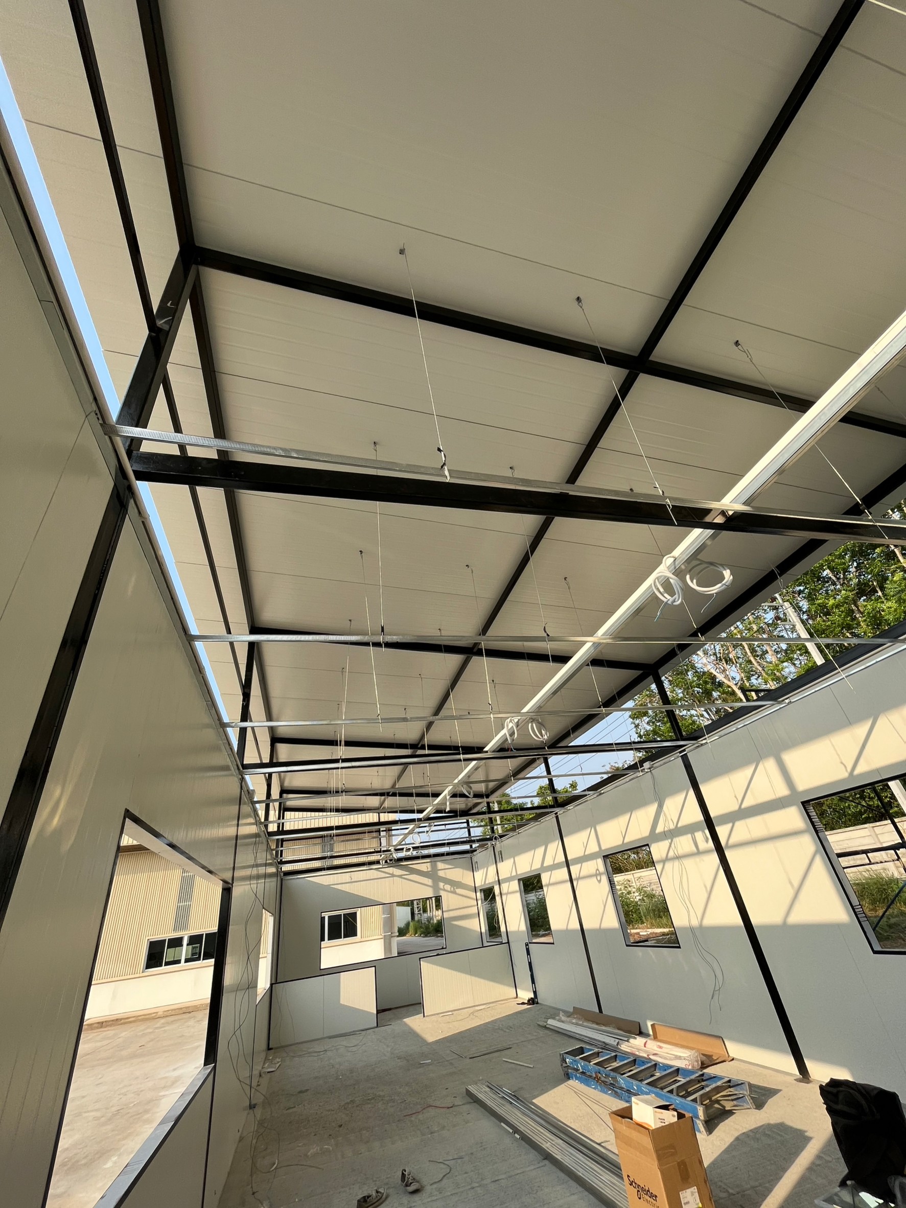 ออฟฟิศสำเร็จรูป บริษัทเหลียงซิ ขนาด5.00x20.00x4.50 เมตร