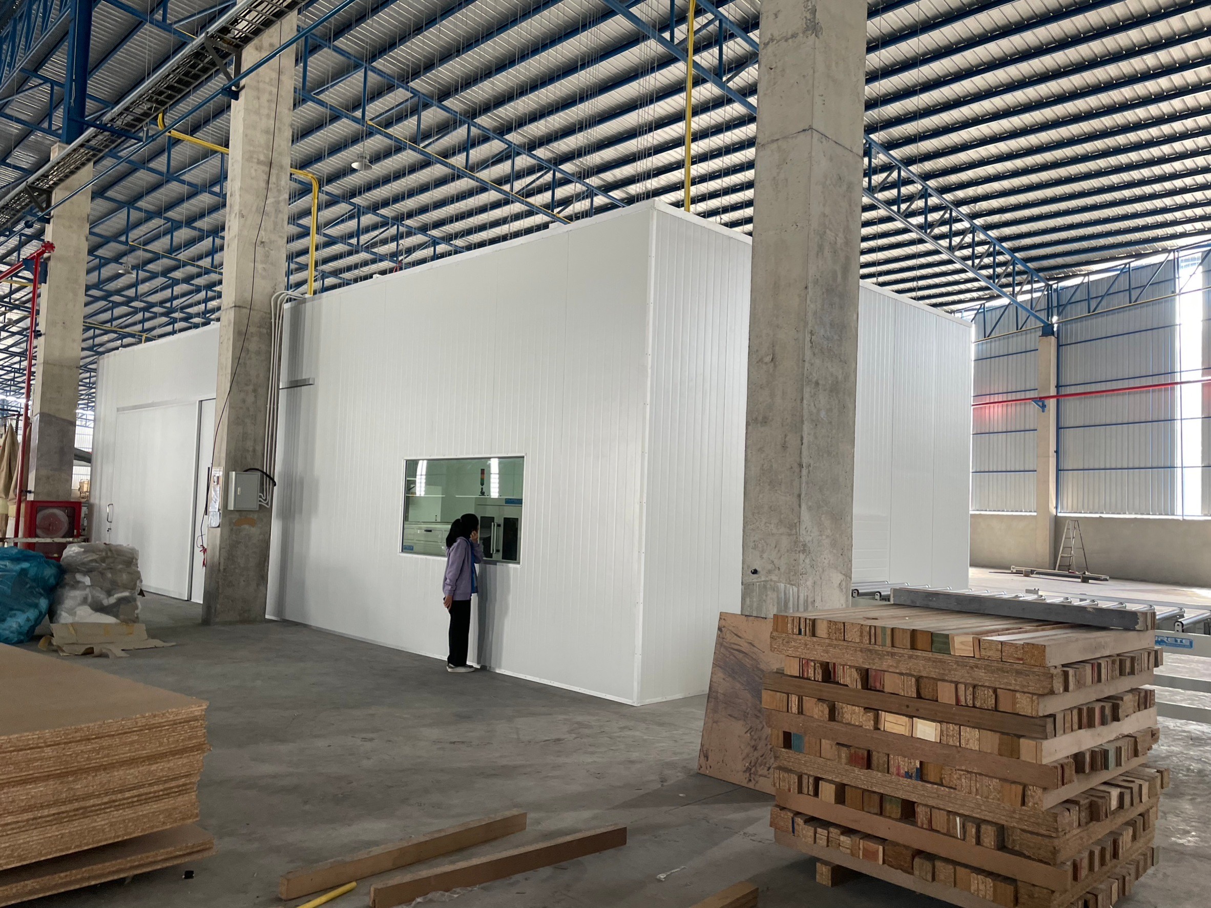 งานกั้นห้องให้เครื่องจักร กั้นห้องในโรงงาน กั้นห้องในโกดัง ระยอง