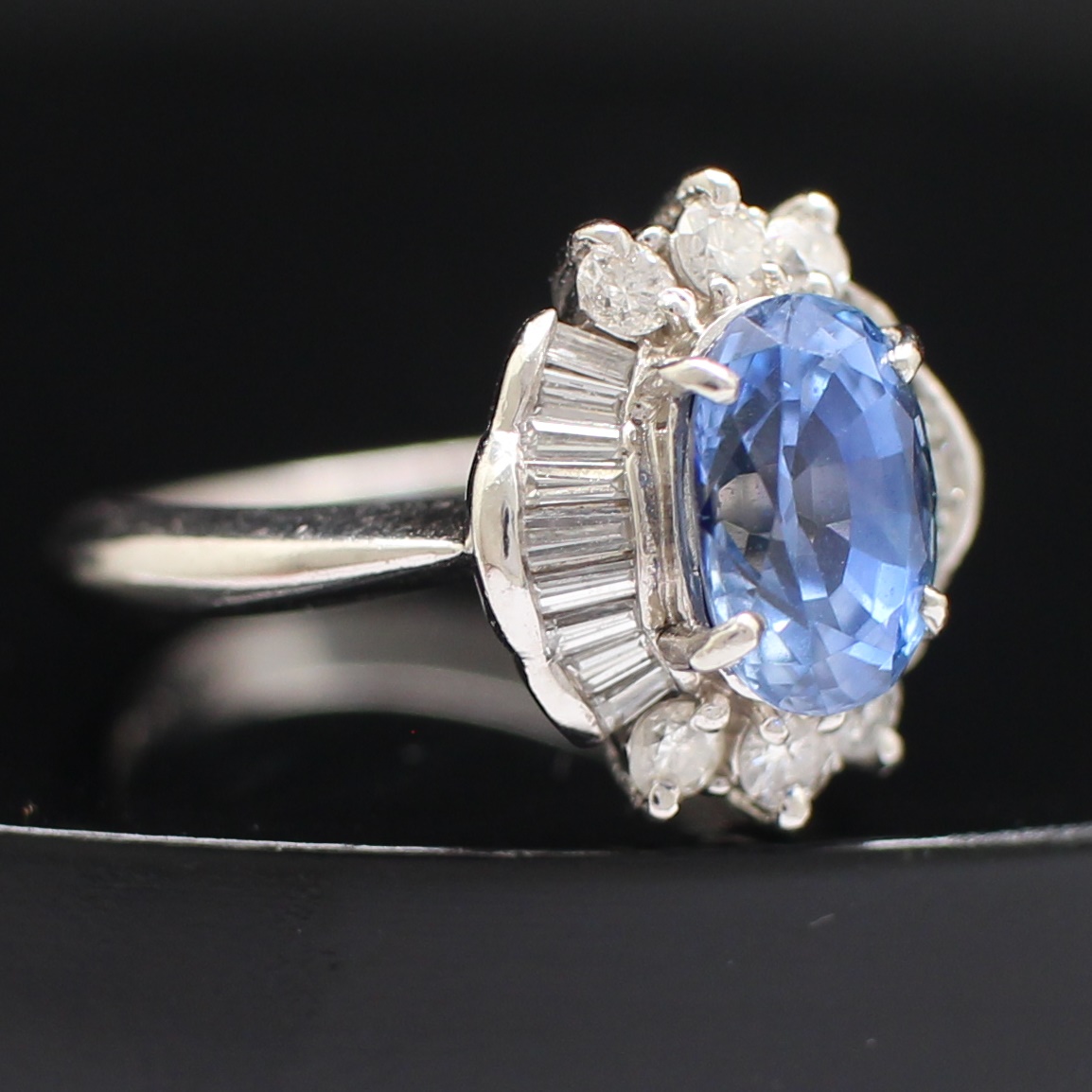 RG250221 แหวนไพลินซีลอน ประดับเพชรแท้ 0.60 กะรัต ตัวเรือน PT900 นน.รวม 5.7 กรัม ขนาดแหวน 52 มีใบเซอร์