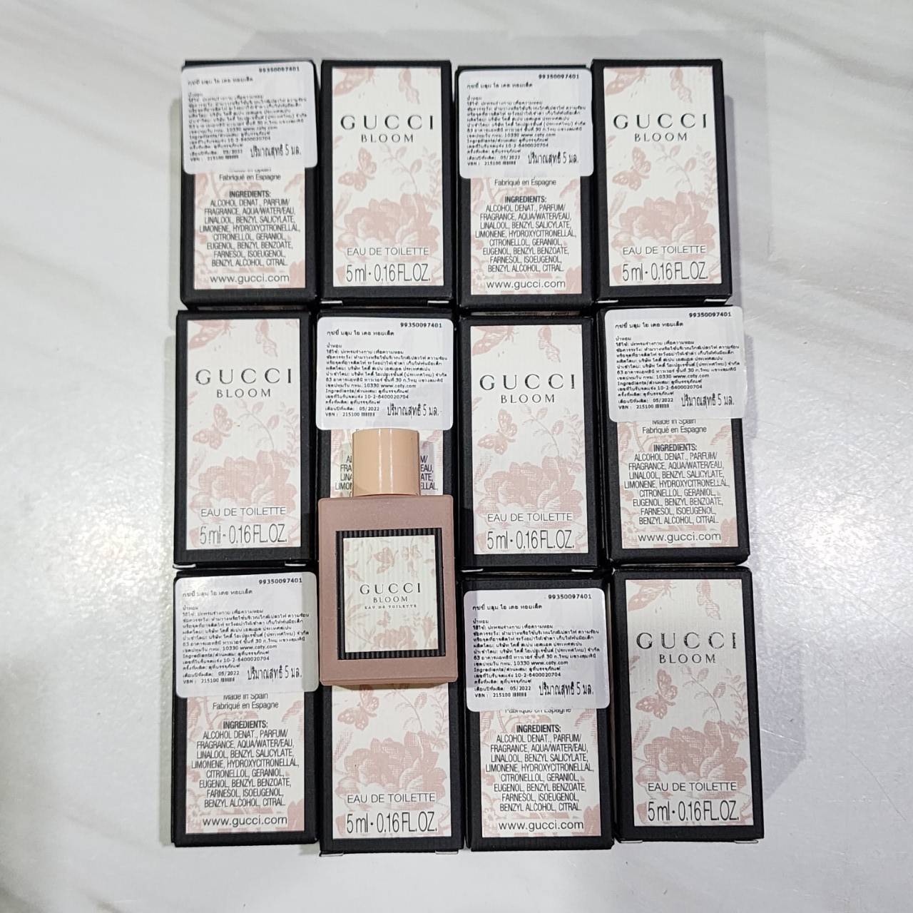 น้ำหอมจิ๋วมินิ Gucci Bloom Eau de Toilette 5ml กล่องป้ายไทย แบบแต้มมีกล่อง ( Mini Perfume น้ำหอมขนาดพกพา) น้ำหอมจิ๋วมินิ ขวดน่ารัก ตั้งโชว์ก็สวย พกพาก็สะดวก หัวแต้มตามจุดชีพจร