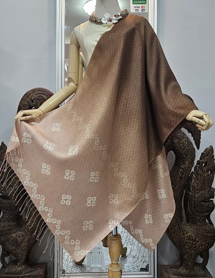 ผ้าคลุมไหล่ไหม ยกดอก มัดย้อม ไล่เฉดสี ขนาด 65x200ซม. เฉดสีน้ำตาล รหัส ZYE-TT-1207671
