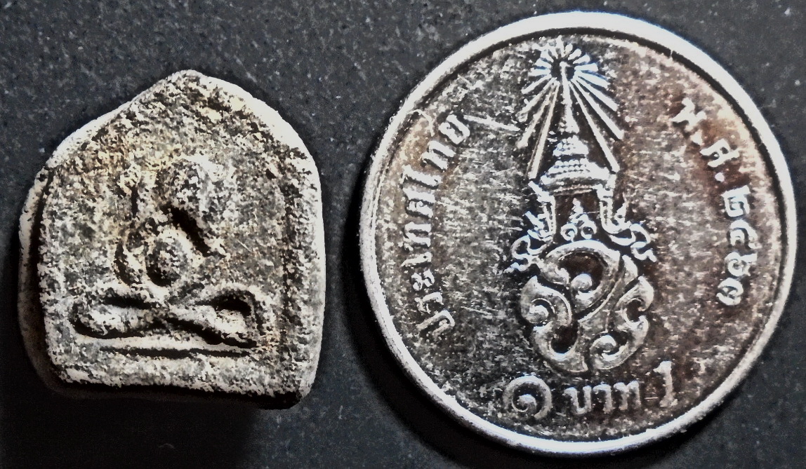 พระปิดตาห้าเหลี่ยมเข่าบ่วงหลังจารย์ ลป.ศุข วัดปากคลองมะขามเฒ่า