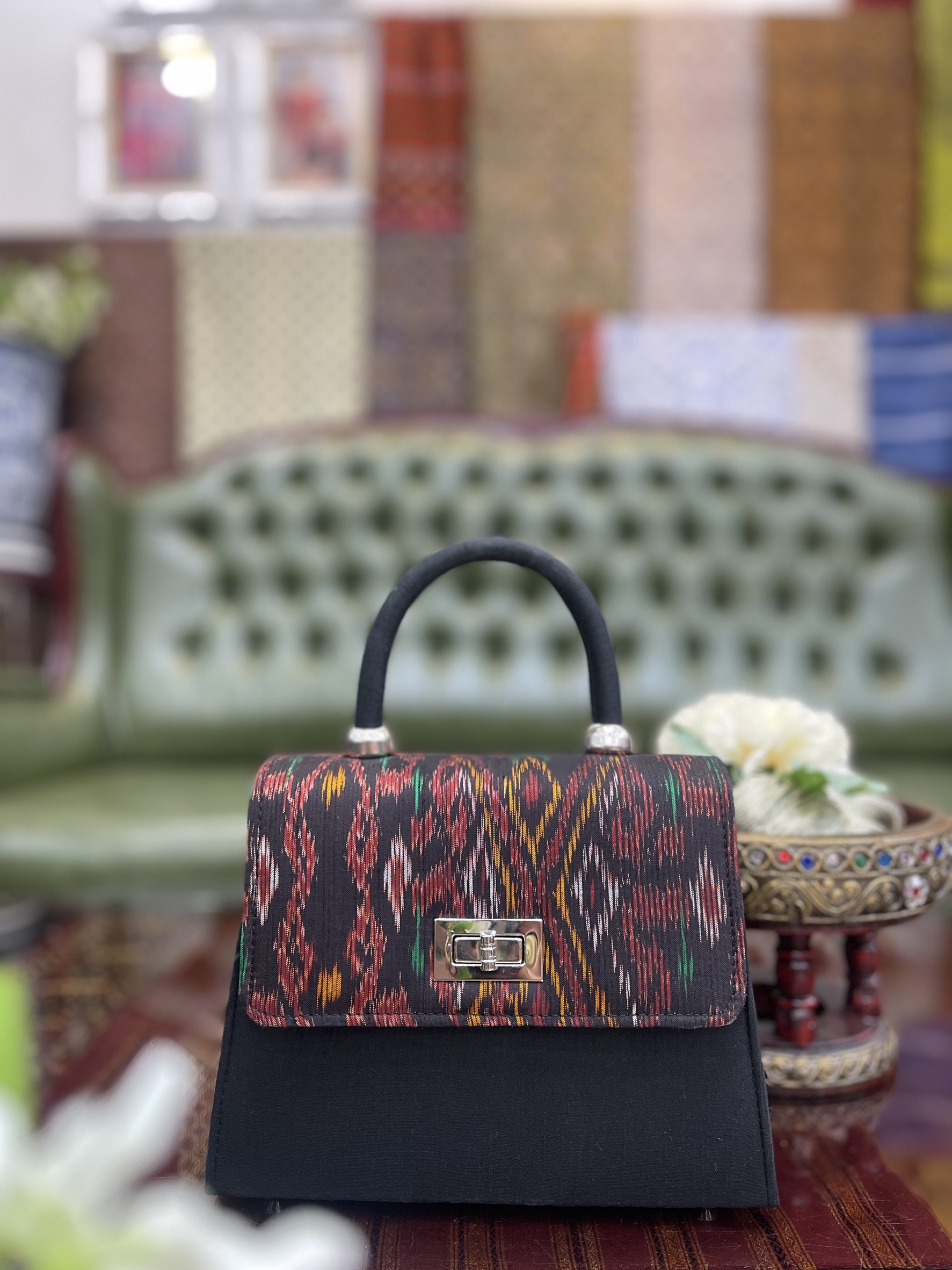 กระเป๋าถือ มัดหมี่ไหมแท้ สีดำ รหัส GLA-BM-12096812