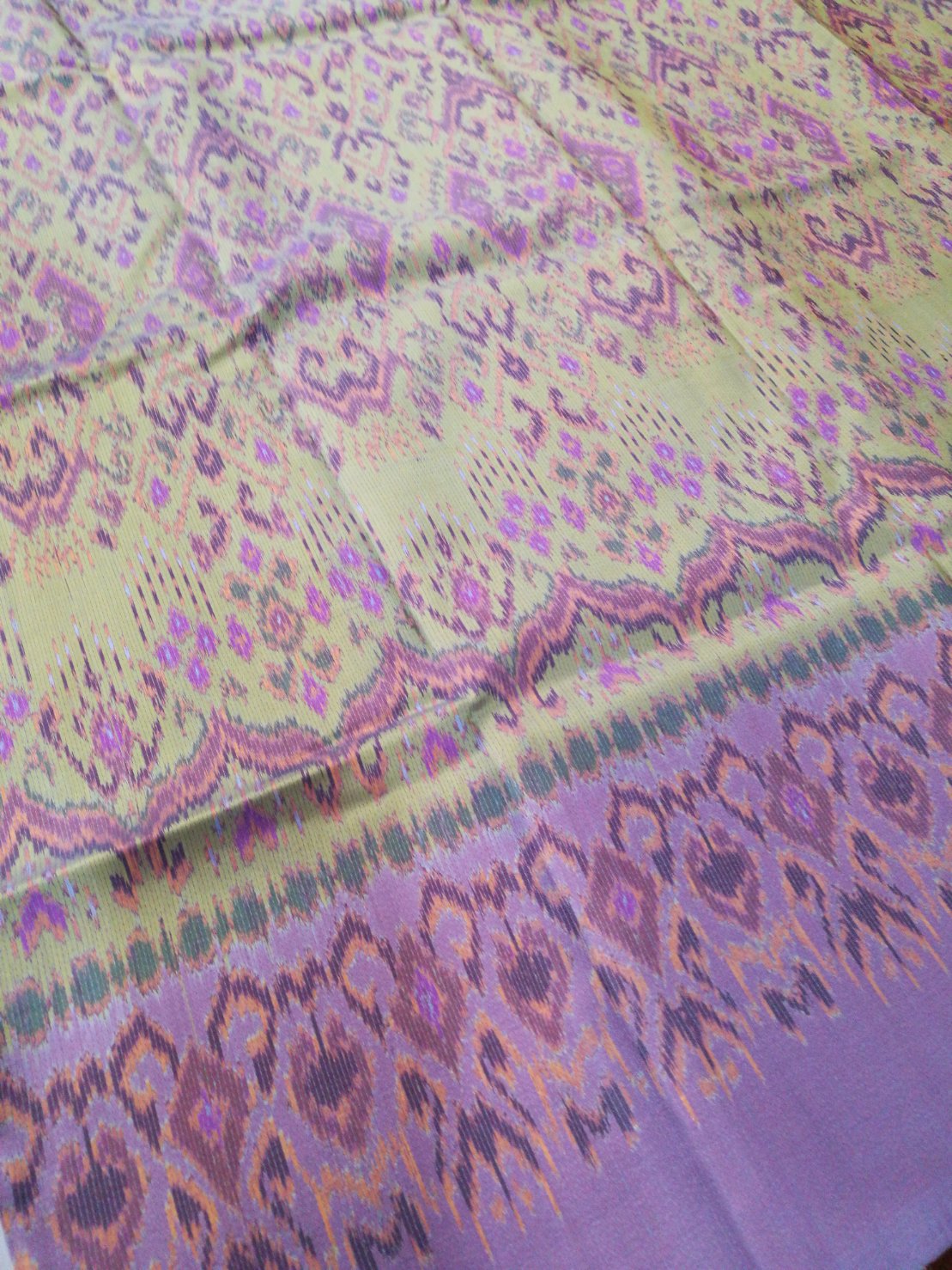 ซิ่น ผ้าไหมมัดหมี่ 3ตะกอ พรีเมียม สอดควบหางกระรอก เนื้อเรียบ ขนาด 1x4เมตร สีเหลือง รหัส 4R2Q-NY-1122662