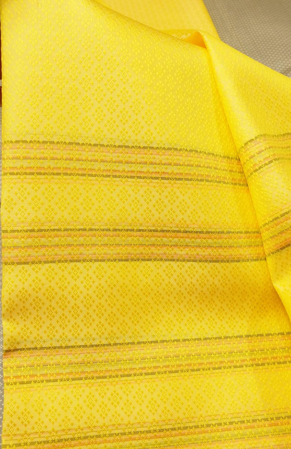 (ผ้าชุด)ไหมสีพื้นมีเชิง (ผ้าพื้น2หลา+ผ้าซิ่น2หลา) เฉดสีเหลือง รหัส B7C-ST-05016713