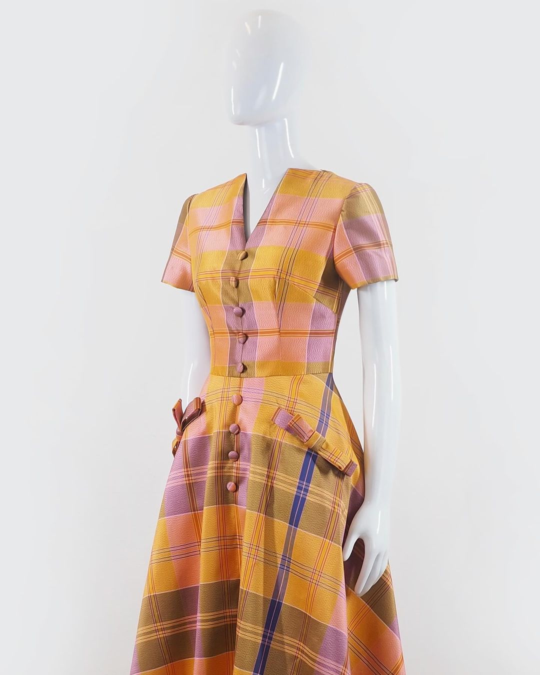 แบบตัดชุด เดรสผ้าไหม (ไม่รวมผ้า) chobmai x JHN รหัส CUT-51-03236723