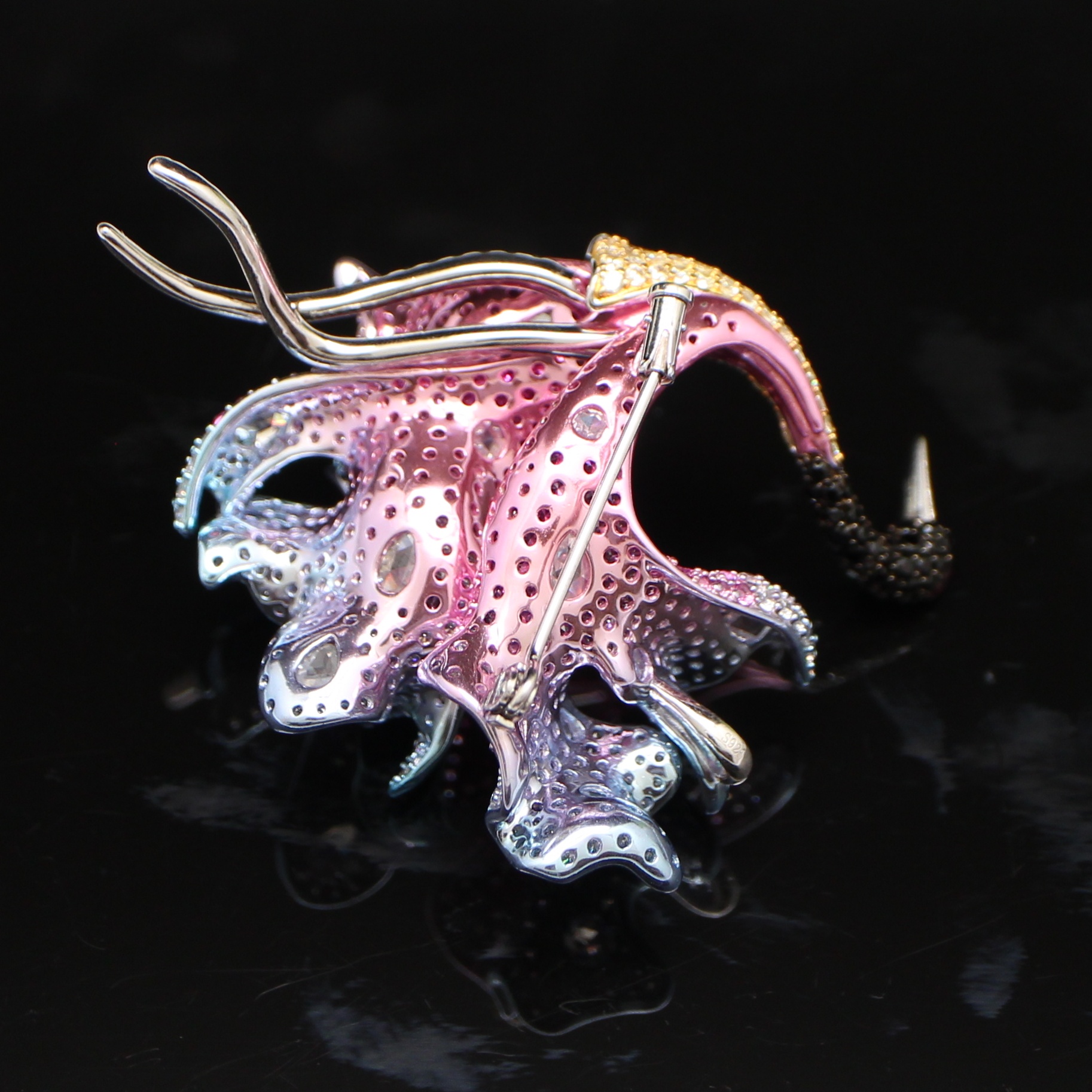 SI477 เข็มกลัดนกกระเรียน ประดับแก้วและ CZ เงินแท้ 92.5% นน.รวม 38.91 กรัม