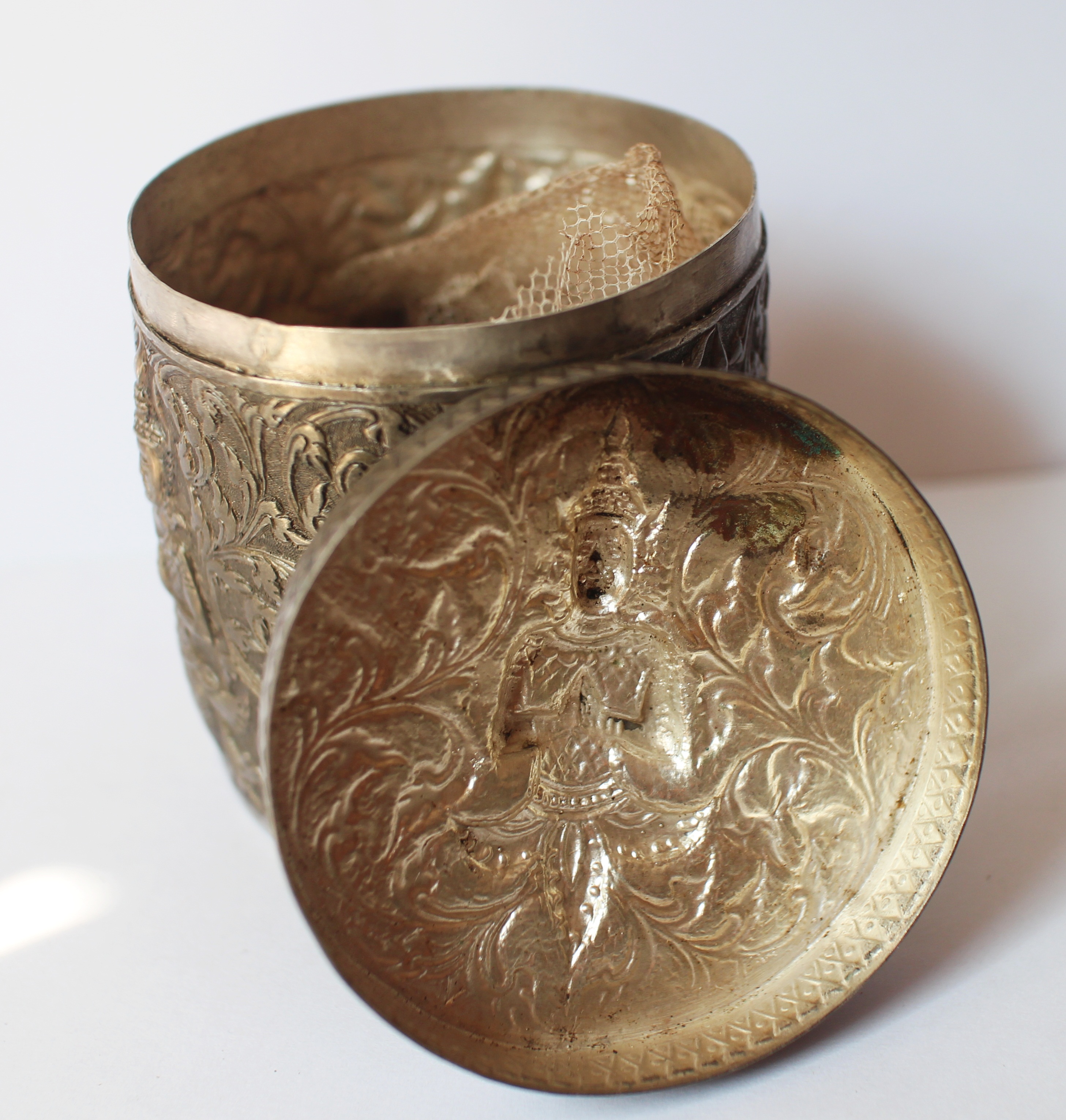 SI119 กระปุกยาดมลายเทพพนม ดุลลาย เงินแท้ 92.5 % สูง 8 cm. นน. 148.7 กรัม งานเก่าเก็บ