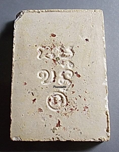 พระผง วัดปากน้ำรุ่น 4 พิมพ์กรรมการใหญ่ (จัมโบ้) หลังโรยพลอย