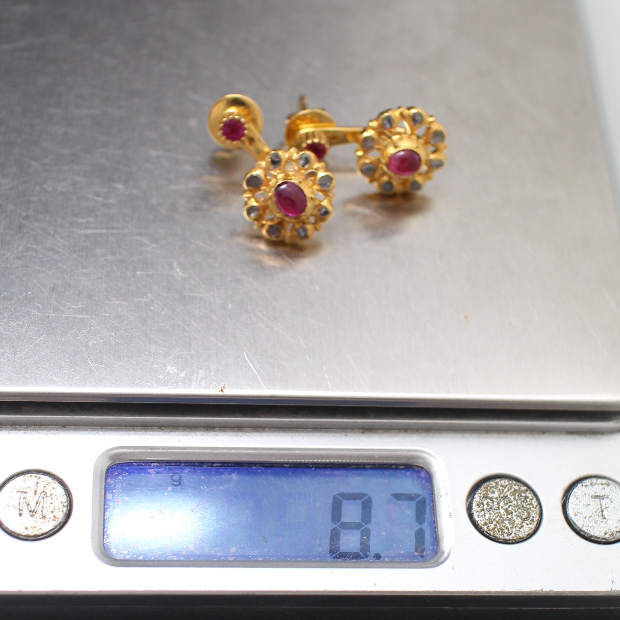 ER25128 ต่างหูทับทิมล้อมเพชรซีกดอกไม้ ทองแท้ 18k นน.รวม 8.7 กรัม มีกำไลเข้าชุด