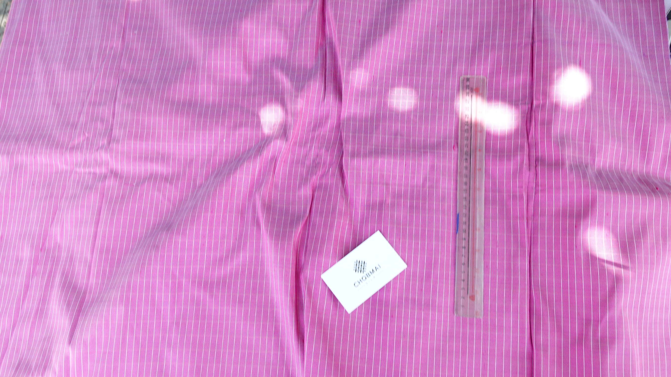 ผ้าไหมลายเกล็ดเต่า ไหมแท้ สีชมพู ตัดขายเป็นเมตร รหัส R1D-76-P3813