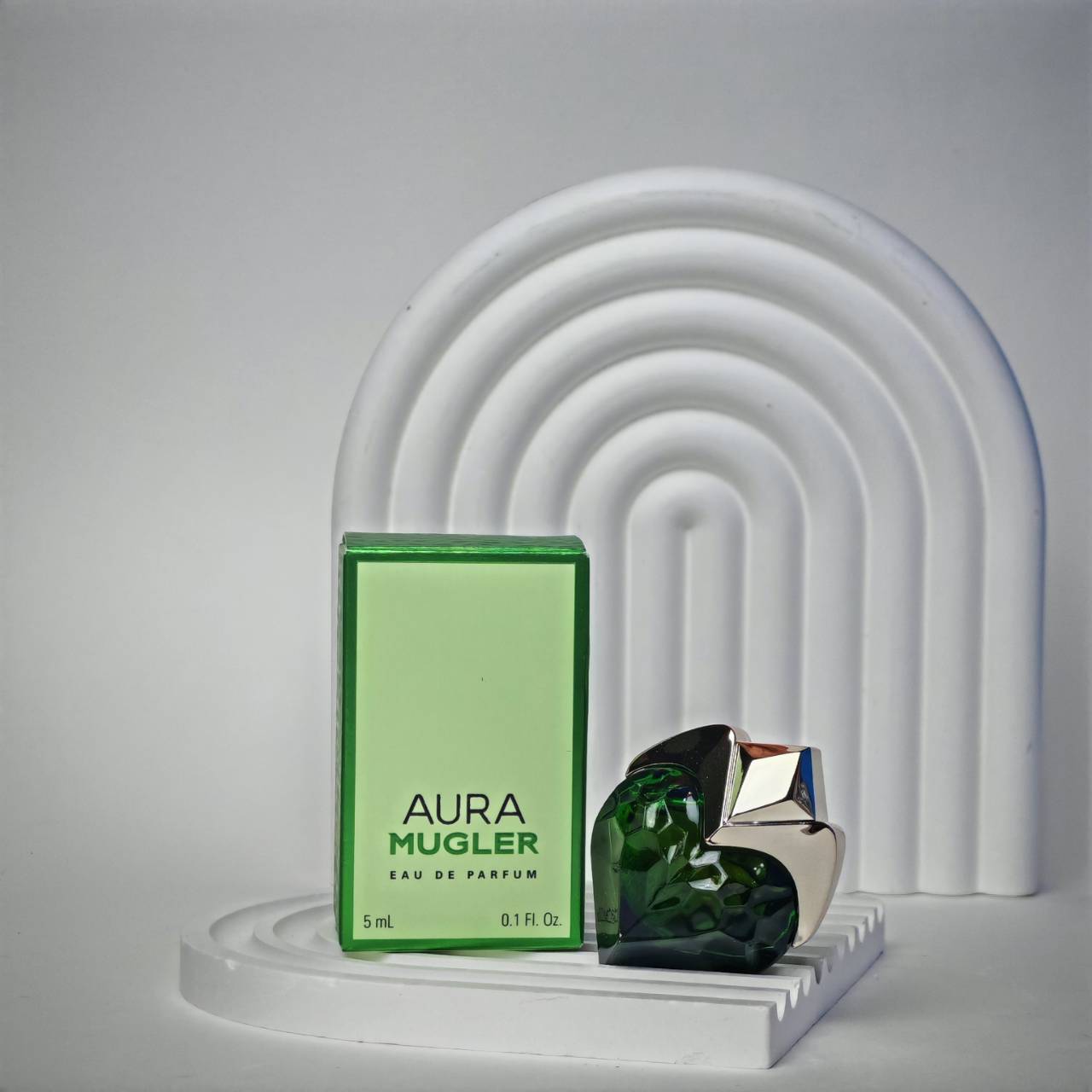 น้ำหอมจิ๋วมินิ Thierry Mugler Aura edp (EAU DE PARFUM) 5ml แบบแต้มมีกล่อง ( Mini Perfume น้ำหอมขนาดพกพา) น้ำหอมจิ๋วมินิ ขวดน่ารัก ตั้งโชว์ก็สวย พกพาก็สะดวก หัวแต้มตามจุดชีพจร
