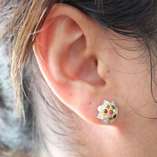 ER25079 ต่างหูนพเก้าบัวคว่ำ เพชรแท้ 16 เม็ด 0.16 กะรัต ทองแท้ 90% นน.รวม 3.6 กรัม