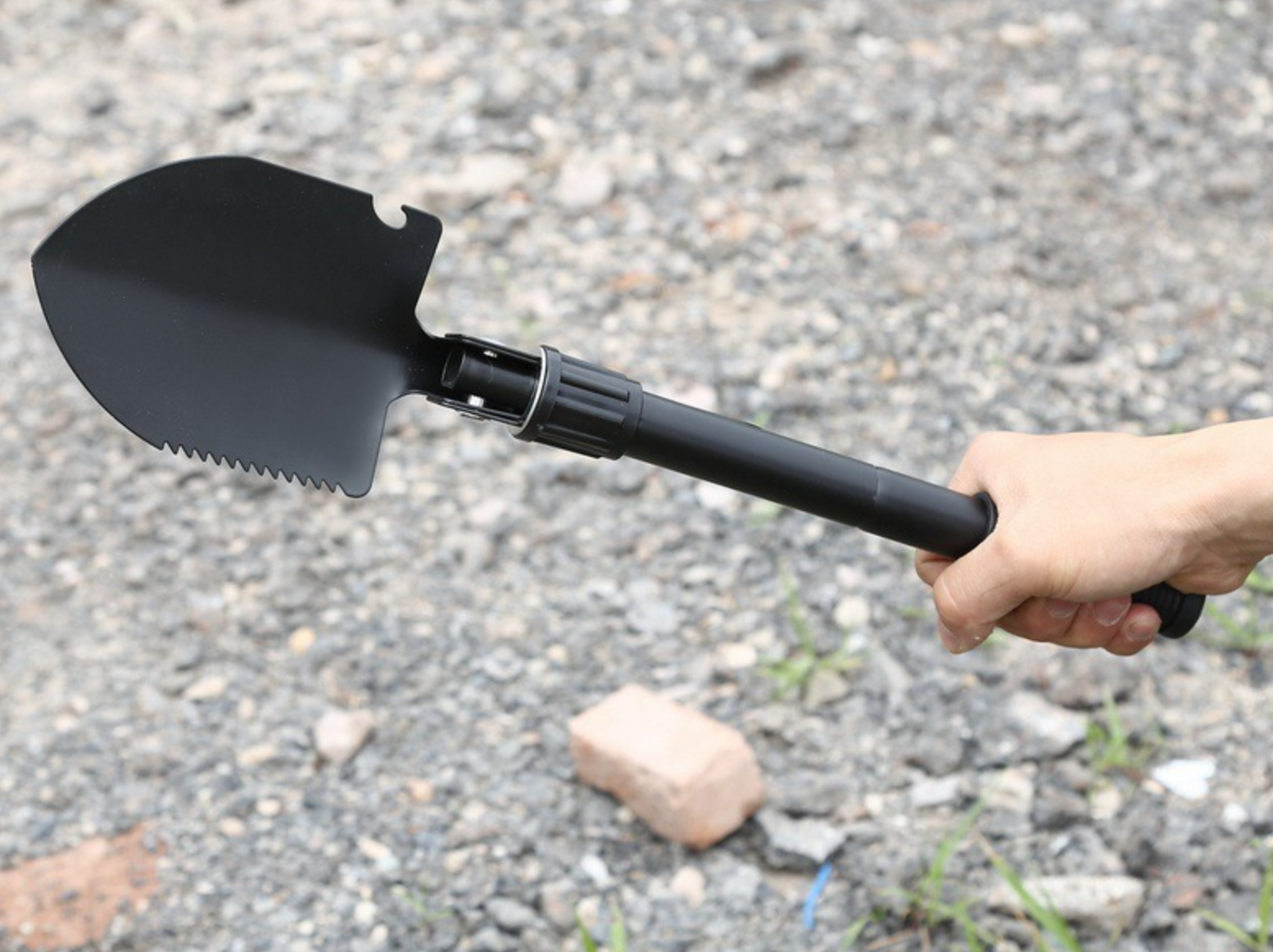 พลั่วสนาม