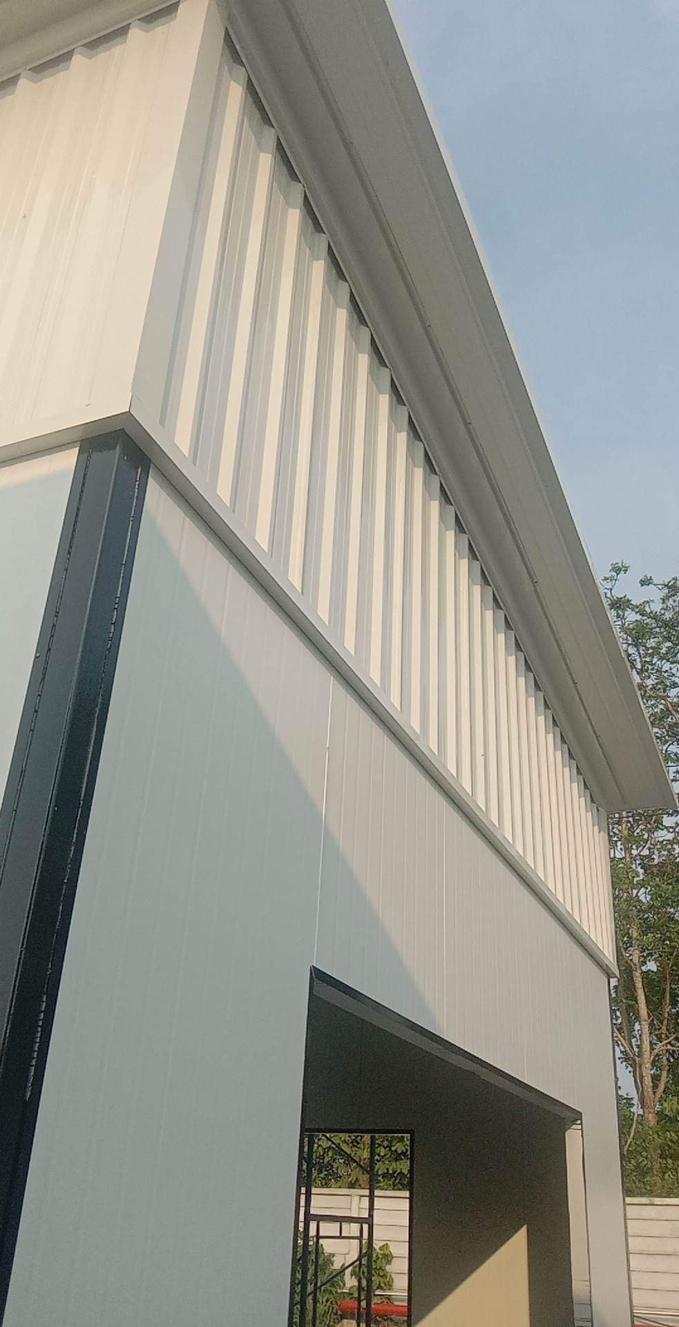 ออฟฟิศสำเร็จรูป บริษัทเหลียงซิ ขนาด5.00x20.00x4.50 เมตร