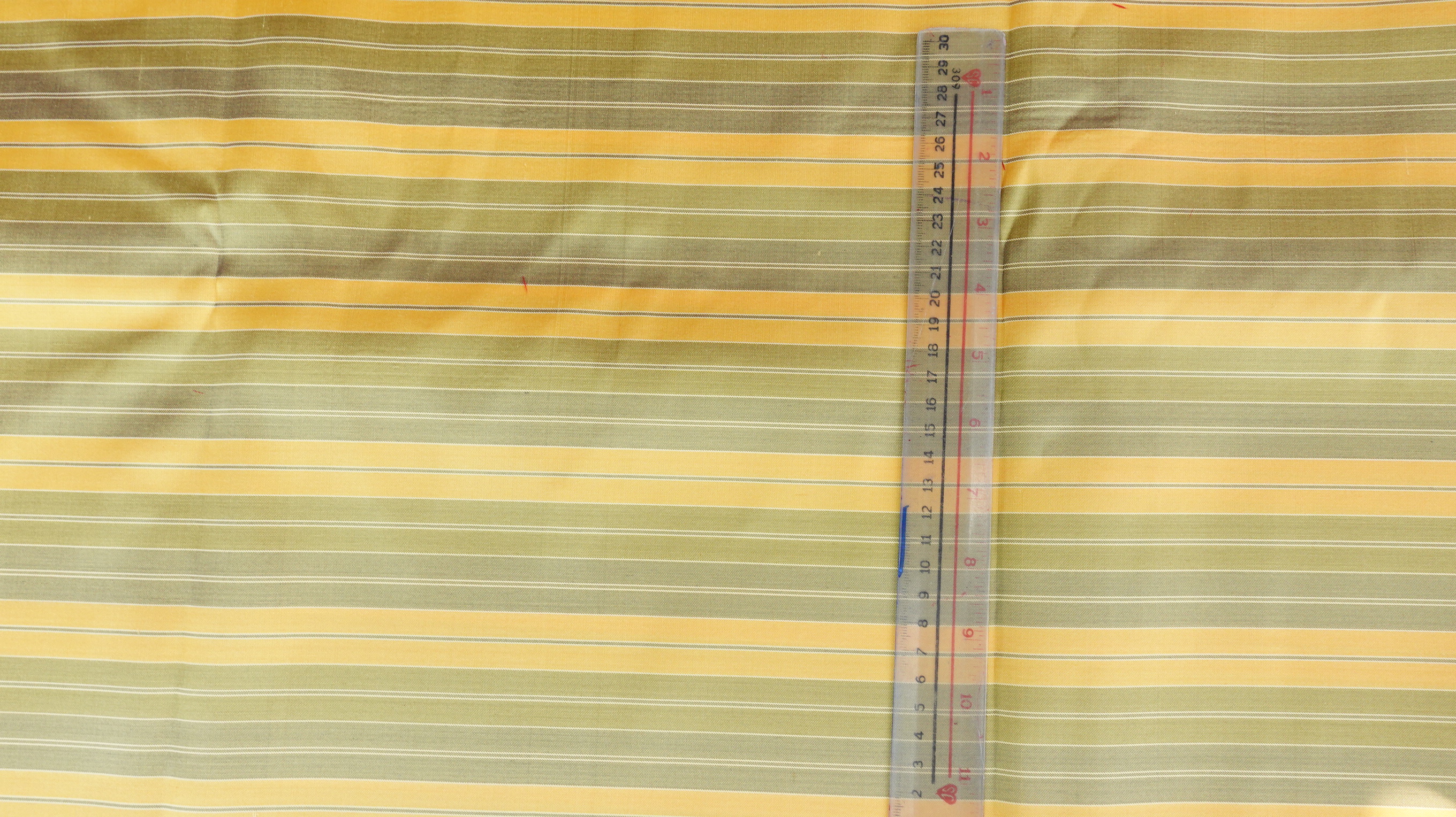 ผ้าไหม ลายริ้ว ไหมแท้ multicolor ลายขาวม้า สีเหลืองข้าวโพด (ราคาต่อเมตร) รหัส MC-76-P4585