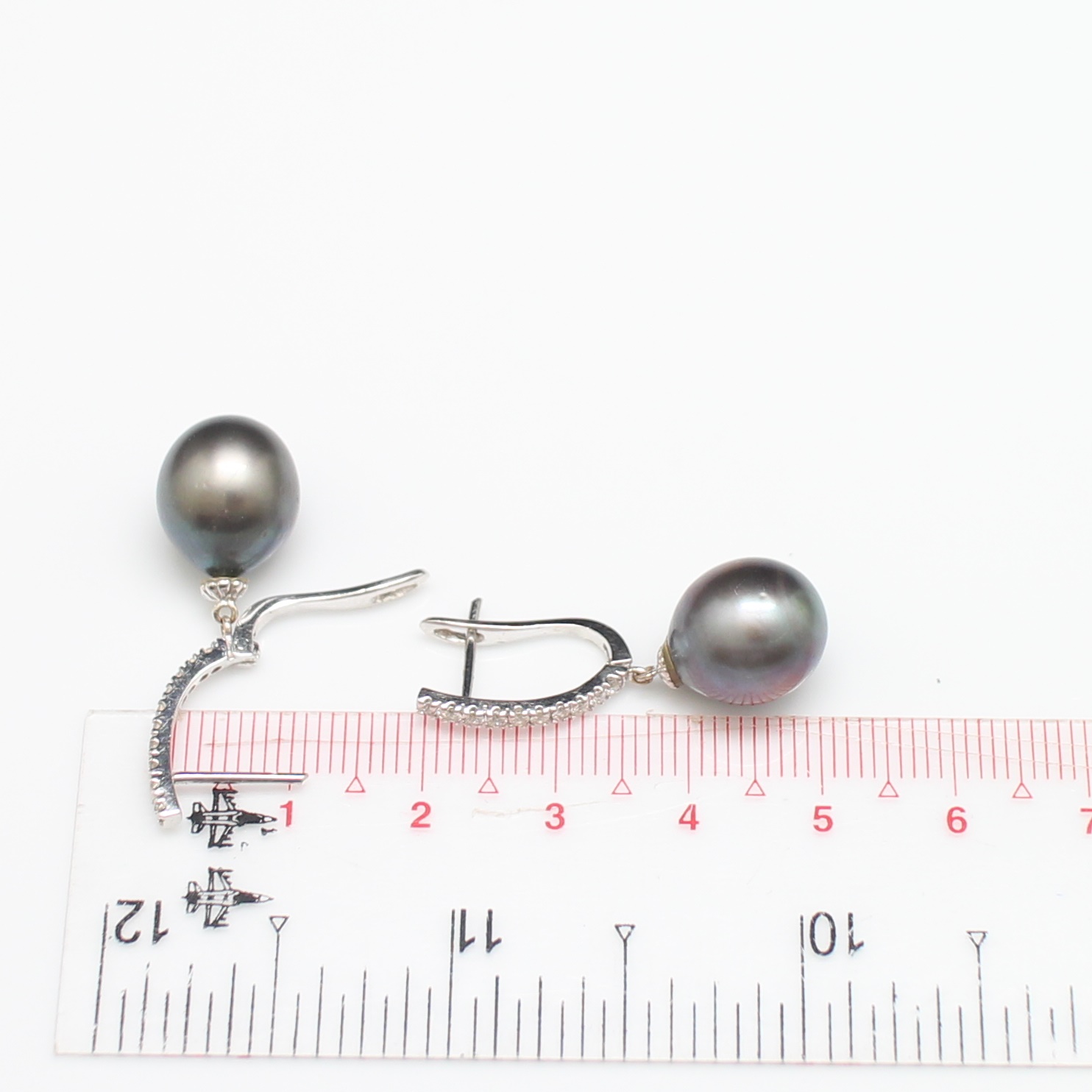 ER25141 ต่างหูเพชรห่วงตุ้งติ้งมุกเซ้าซี เพชรแท้ 20 เม็ด 0.30 กะรัต ทองแท้ 18k นน.รวม 7.1 กรัม มุกแท้ 11 มิล